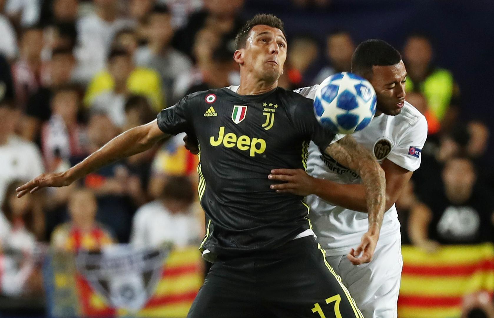 Mario Mandžukić uskoro bi trebao potpisati novi ugovor s Juventusom koji mu garantira pet milijuna eura godišnje.

