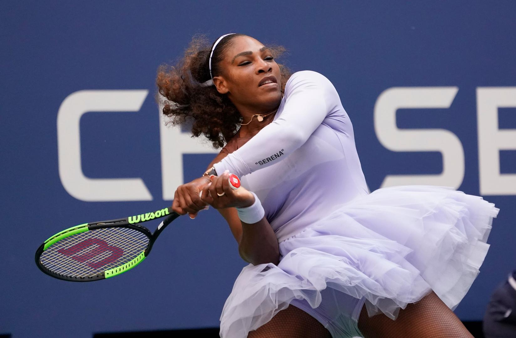 I dok je na Roland Garrosu sve iznenadila nastupom u kostimu žene-mačke, ovog puta na sebi je imala baletnu haljinu ljubičaste boje.