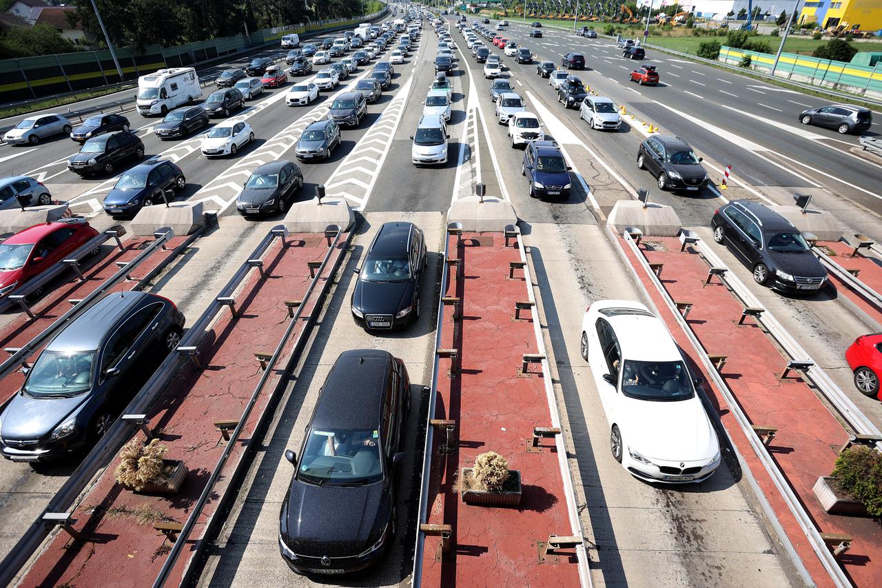 Gužve na naplatnoj postaji Lučko na izlazu i ulazu u Zagreb