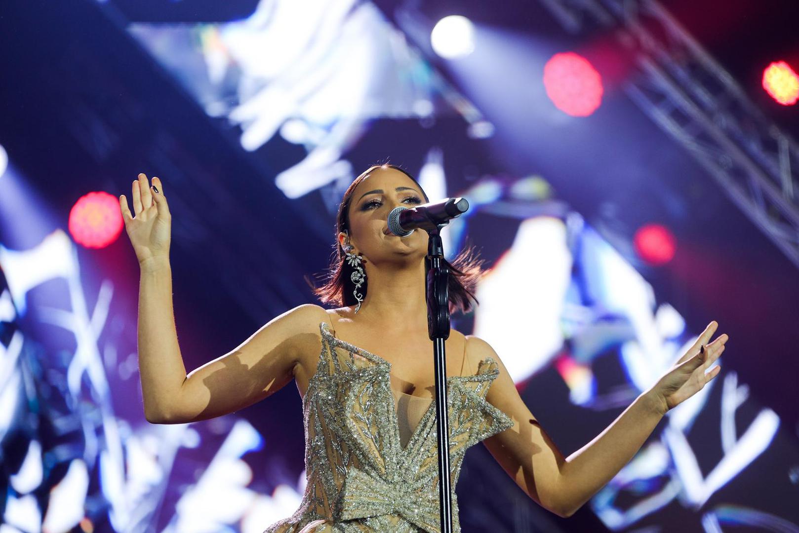 Regionalna zvijezda Aleksandra Prijović (28) nastavila je svoju turneju 'Od istoka do zapada', a koncerte ovih dana održava u Osijeku u dvorani Gradski vrt. 