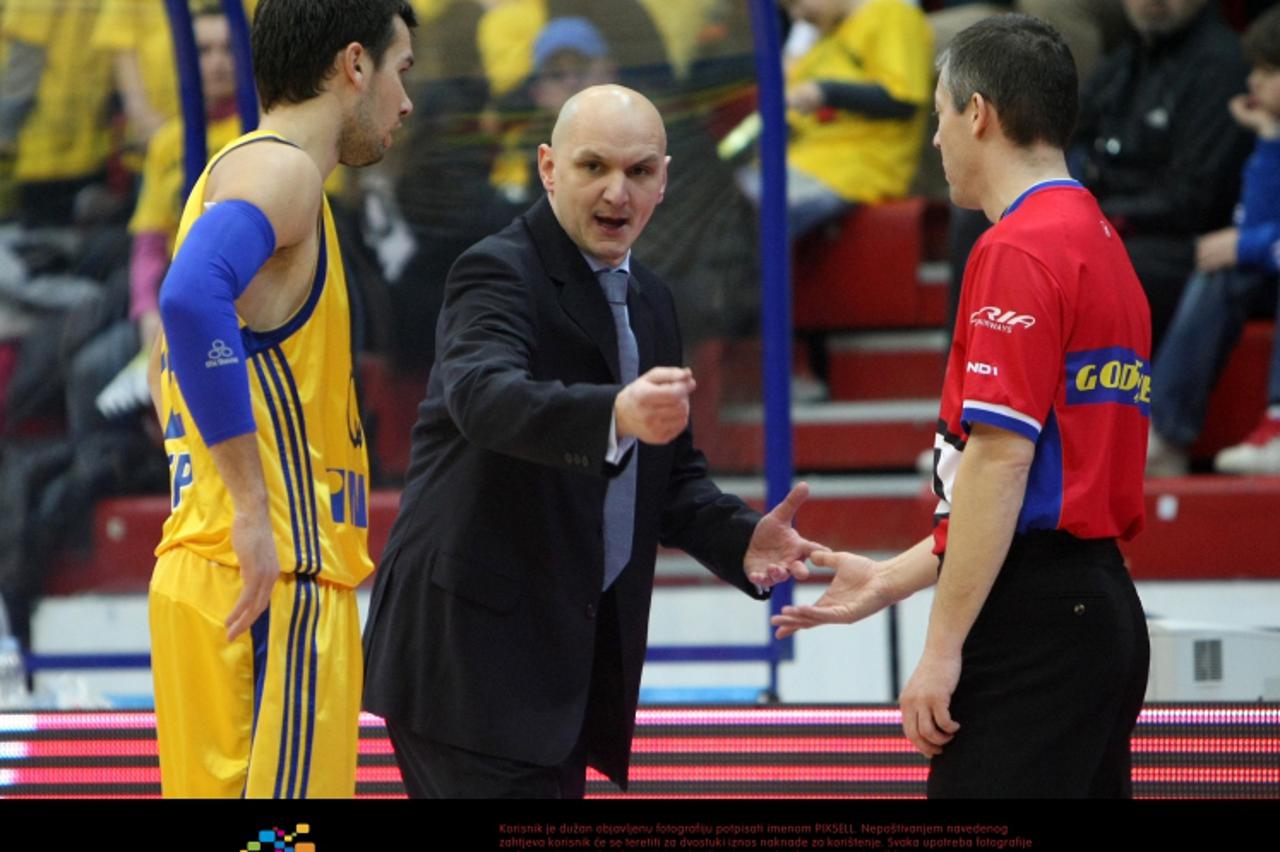 '30.01.2011., Kosarkaski centar Drazen Petrovic, Savska cesta 30, Zagreb - NLB liga, 19. kolo, KK Zagreb Croatia osiguranje - KK Partizan. Mladen Erjavec, trener Zagreba.  Photo: Petar Glebov/PIXSELL'
