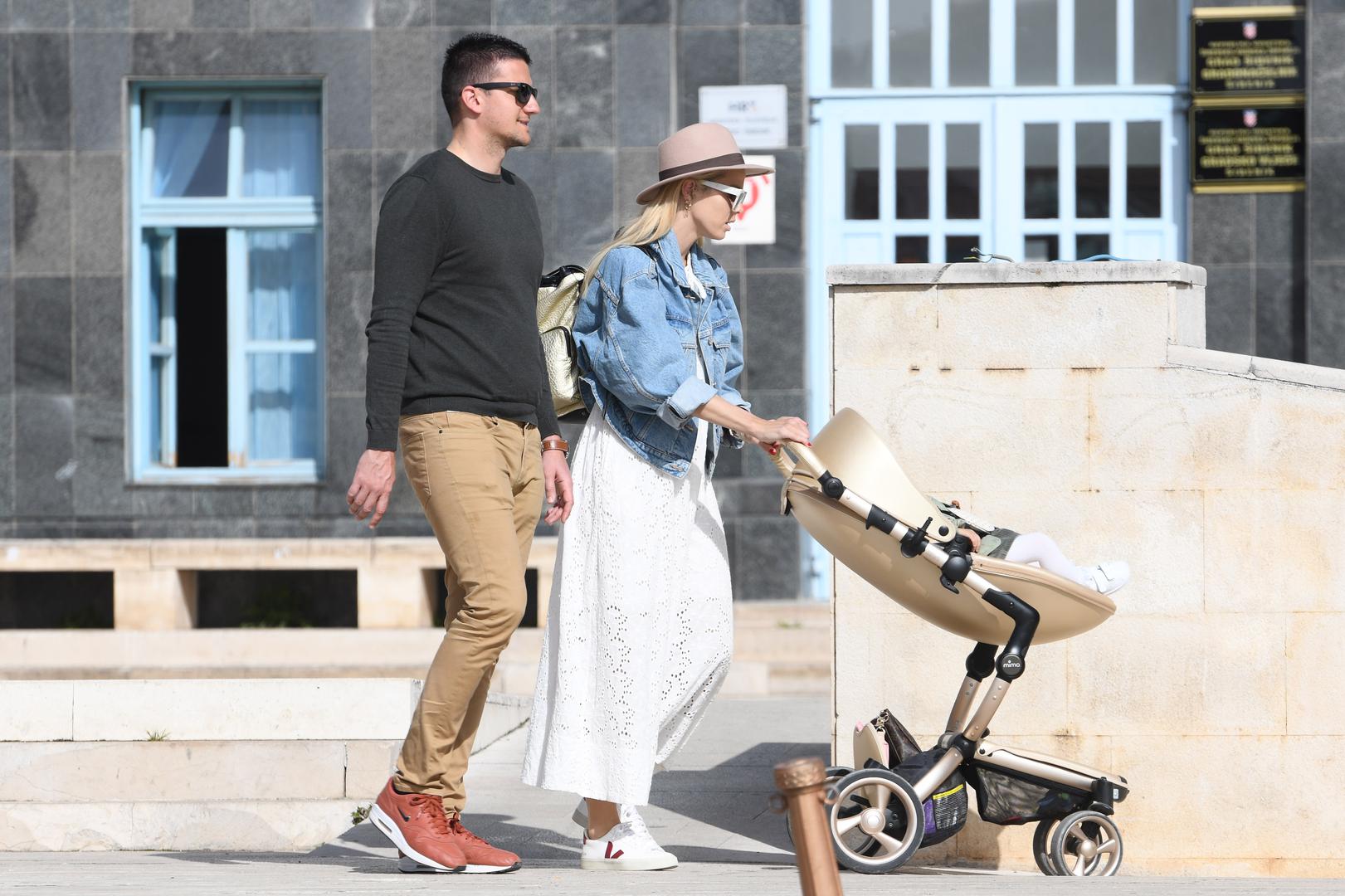 Obitelj joj je, kako je sama izjavila, najvažnija. Od 2015. je u sretnom braku s bivšim košarkašem Markom Sandrićem, s kojim ima kćer Taru i sina Noela. 