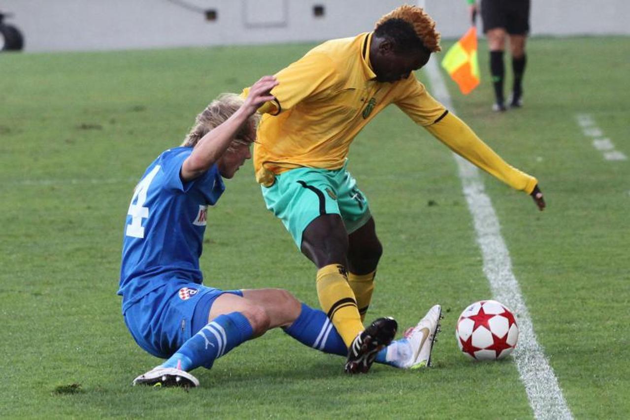 '29.10.2011., Pula - Nogometna utakmica 13. kola MAXtv Prve lige, NK Istra 1961 - GNK Dinamo.  na slic-14-Henri Belle-Istra i 7 Jerko Leko Photo: Dusko Marusic/PIXSELL'