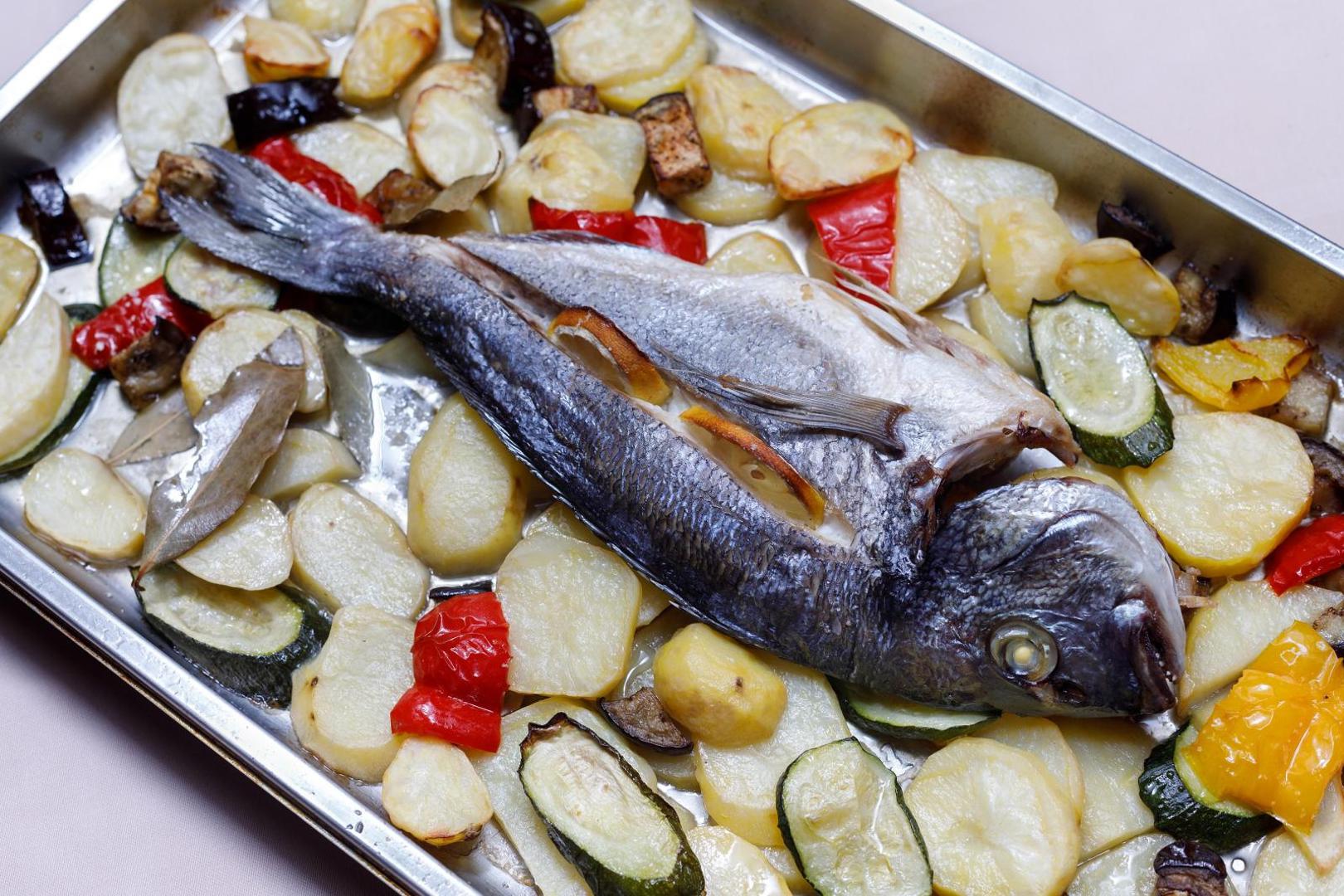 22.07.2020., Zagreb - Restoran Stara Vura u Opatickoj ulici. Tomislav Vuk, vlasnik restorana. Pecena orada. 
Photo: Tomislav Miletic/PIXSELL