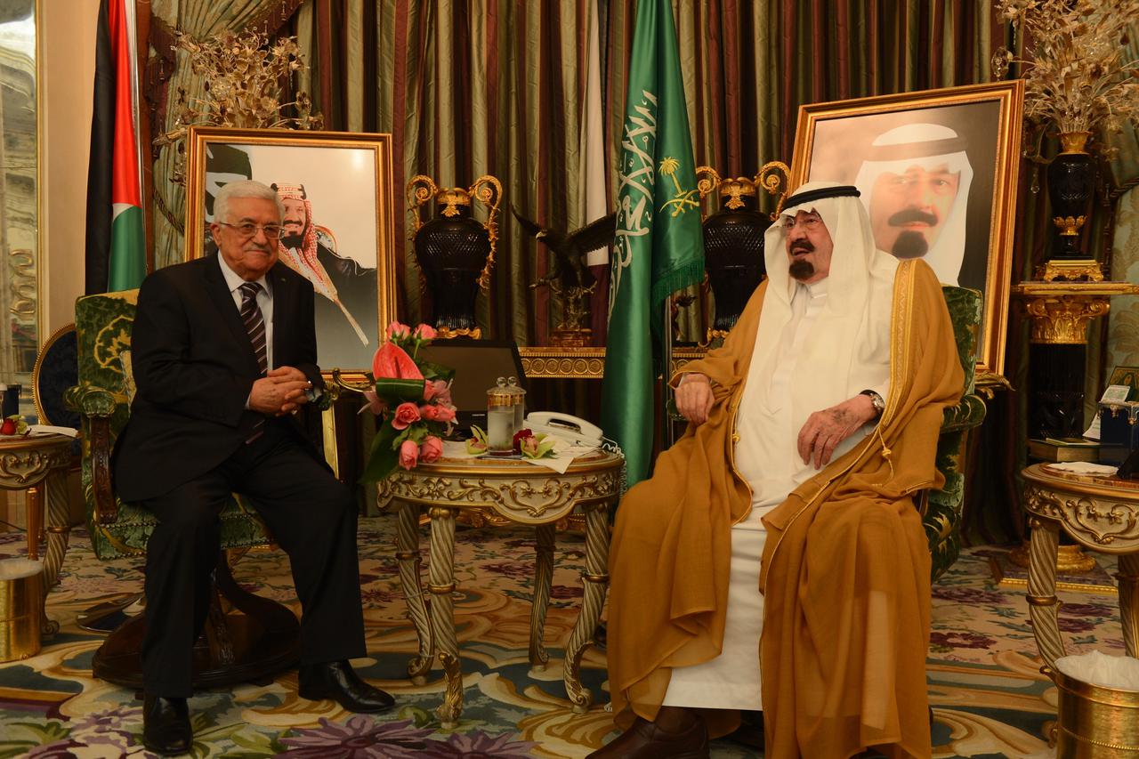 SAUDI ARABIA-JEDDAH-ABBAS-MEEING(140727) -- JEDDAH, July 27, 2014 (Xinhua) -- Palestinian President Mahmoud Abbas(L) meets with Saudi Arabia's King Abdullah bin Abdulaziz al-Saud, in Jeddah, Saudi Arabia, on July 27, 2014.(Xinhua)Xinhua Photo: XinHua/PIXS