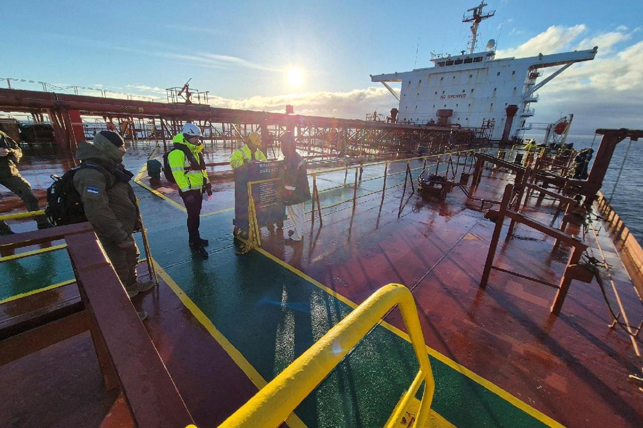 Estonian Navy detains and boards Russia-bound oil tanker in the Baltic Sea