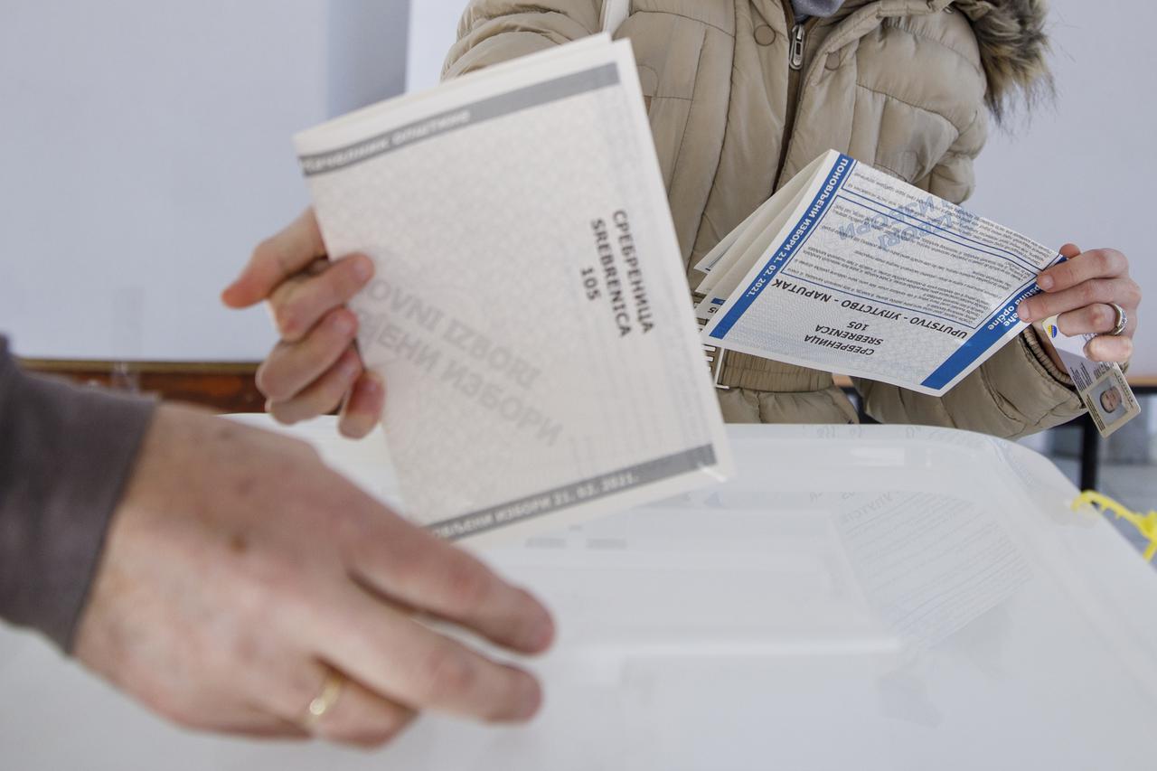 U Srebrenici je do 11 sati glasalo 16,8% birača