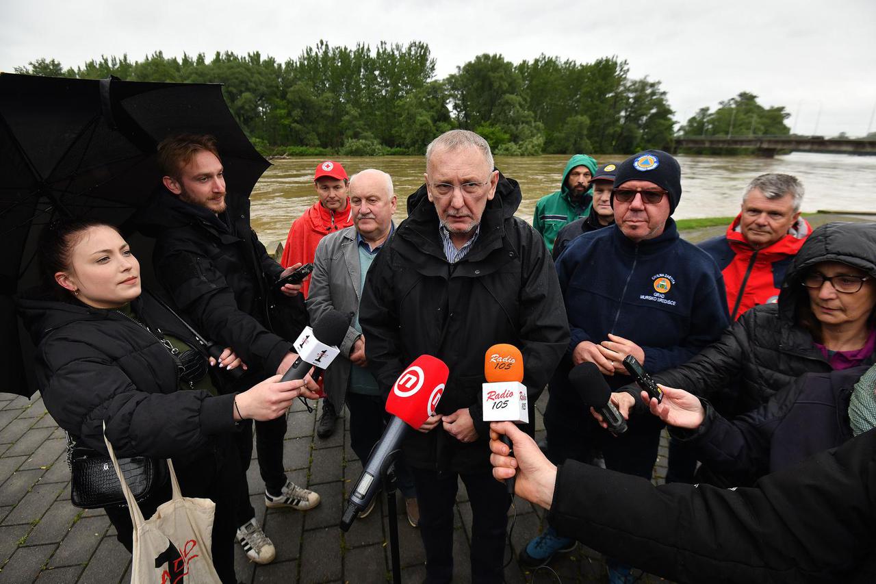 Mursko Središće:  Ministar Davor Božinović obišao je nasip uz rijeku Muru 