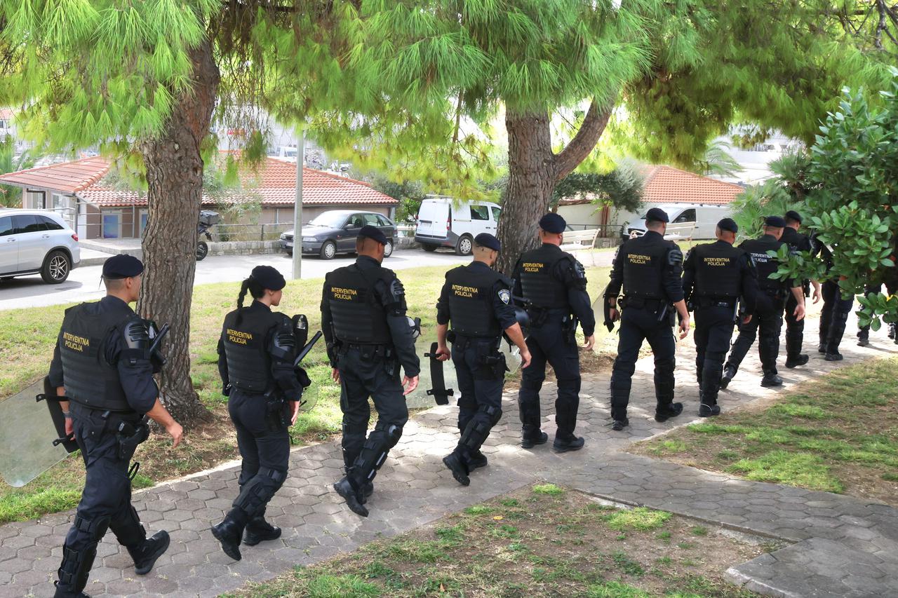 Split: Počelo okupljanje navijača Hajduka i Ajaxa u gradu