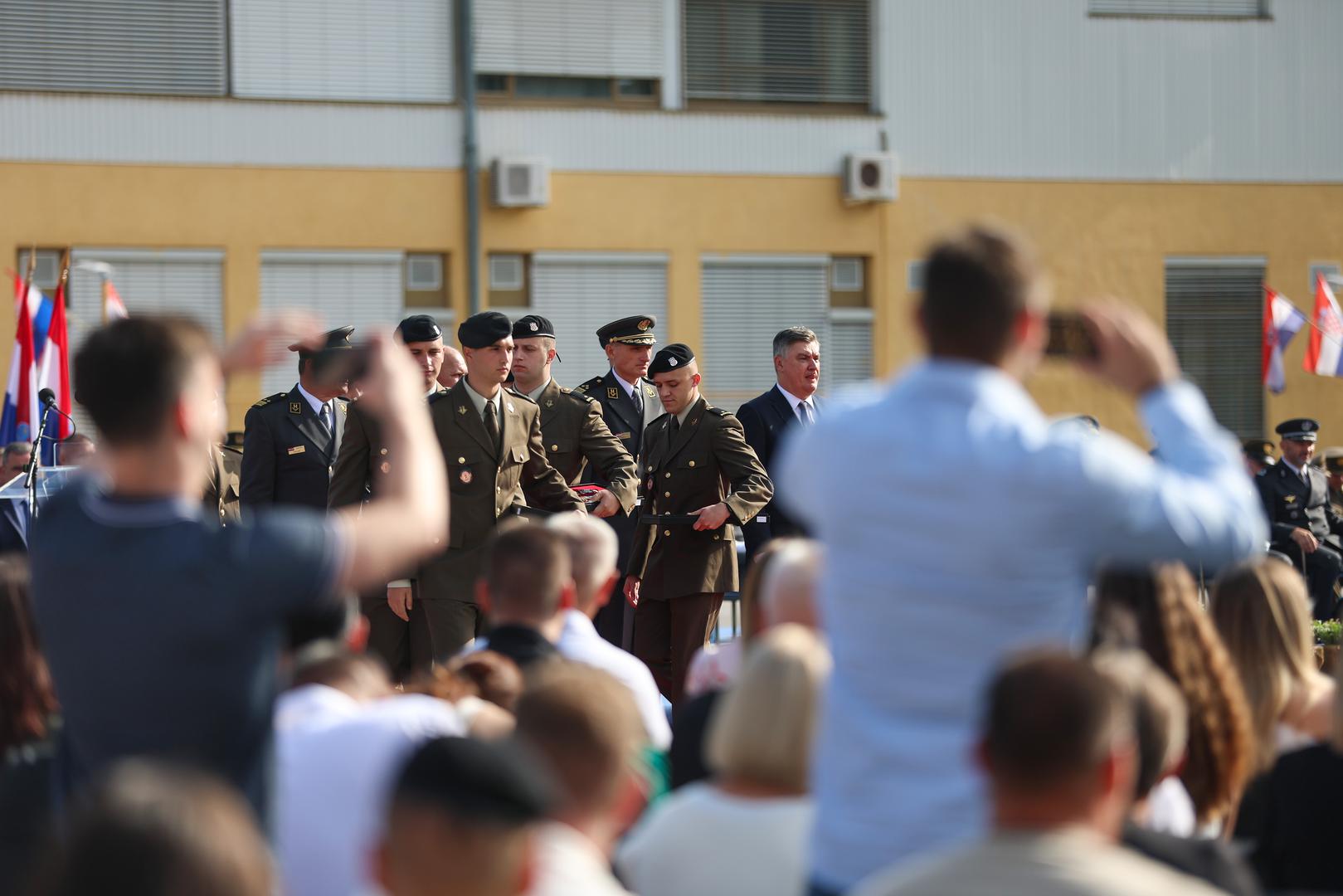 Zapovjednik Hrvatskog vojnog učilišta “Dr. Franjo Tuđman” general-bojnik Slaven Zdilar u svojem je obraćanju rekao kako se dodjelom prvog časničkog čina kadetima slavi njihov uspjeh, koji je rezultat njihova truda i posvećenosti zadaćama.
