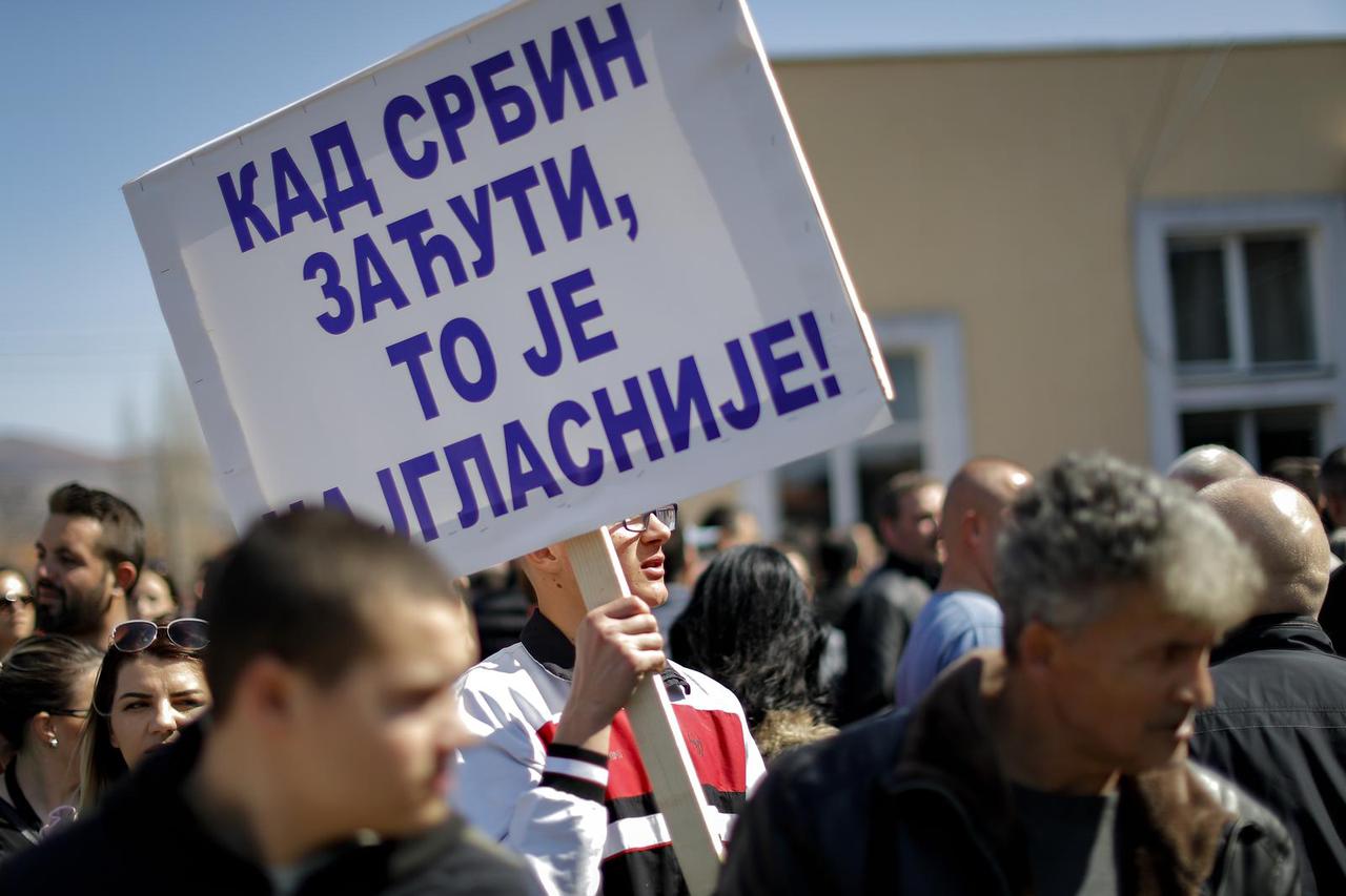 Etnički Srbi prosvjeduju protiv odluke kosovske vlade da izbore u Srbiji održi na teritoriju Kosova