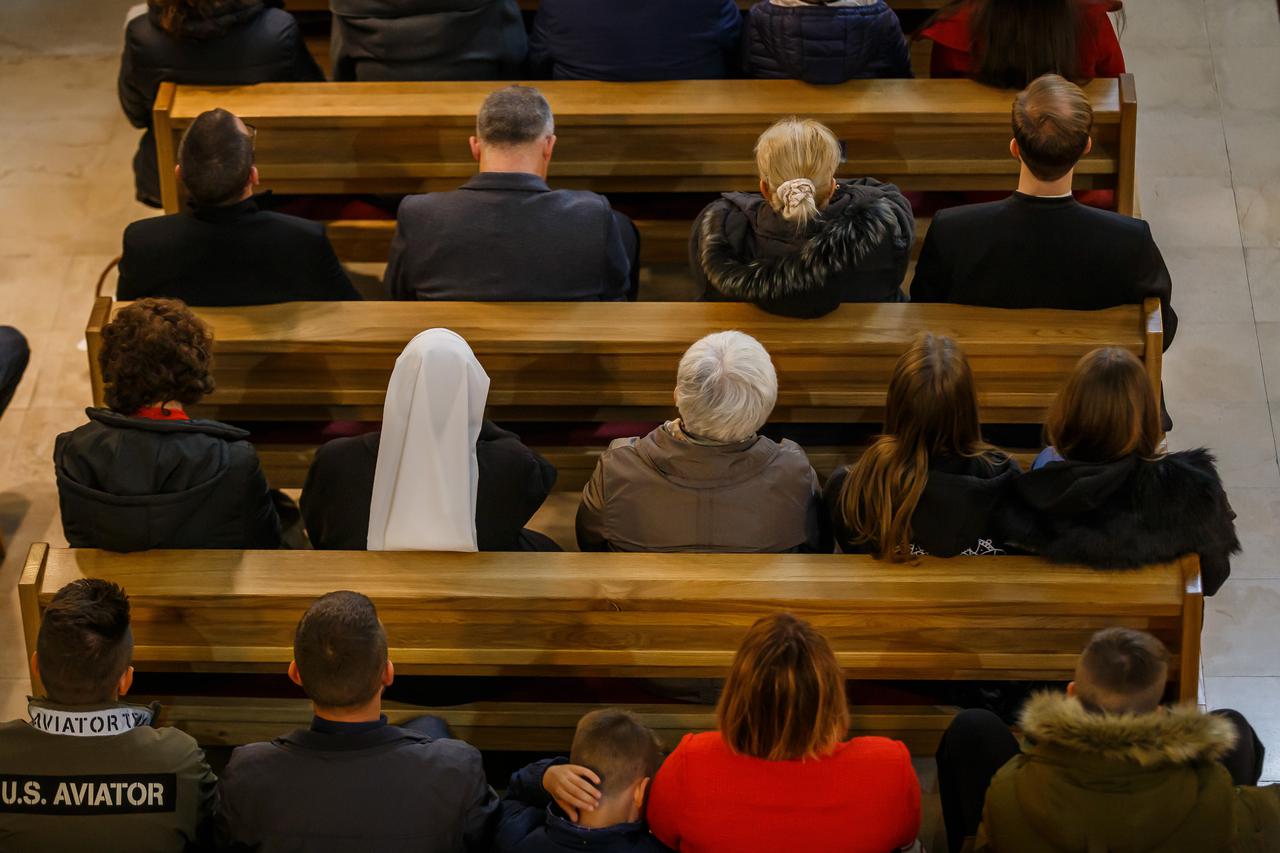 Kaštel Stari: Vazmeno Bdijenje i Uskrsna Ponoćka u Župnoj crkvi Gospe od Ruzarija