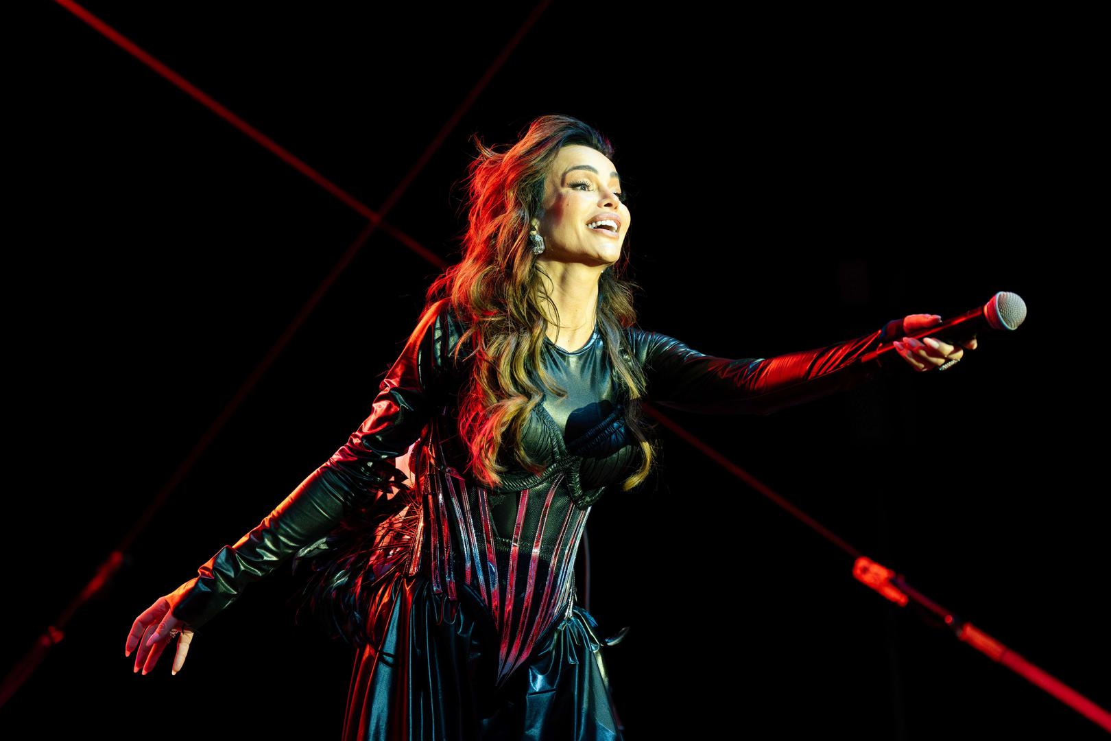 Nakon koncerta u Sjevernoj Makedoniji, pred Severinom su pripreme za nadolazeća velika tri koncerta u Hrvatskoj – u Splitu u dvorani Gripe te u zagrebačkoj Areni dvije večeri zaredom. 