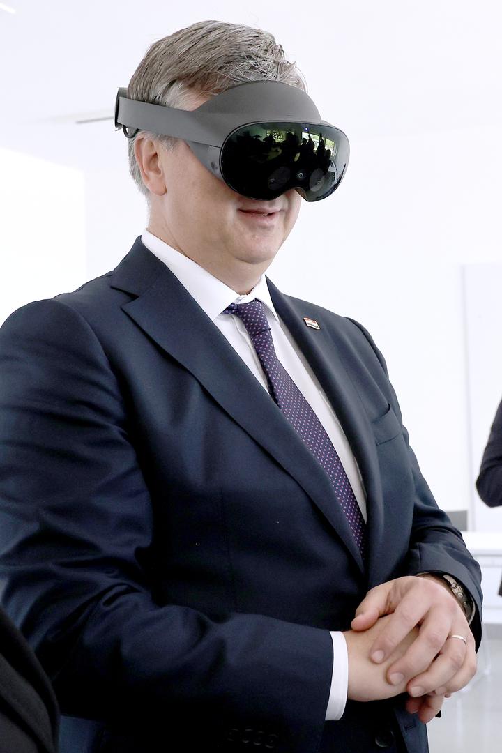 "Proslavio" ga je radno, u obilasku Tehničkog veleučilišta, te na svečanosti otvorenja obnovljene zgrade Škole narodnog zdravlja Andrija Štampar i još četiri protokola, a zatim i na telefonskoj sjednici Vlade.