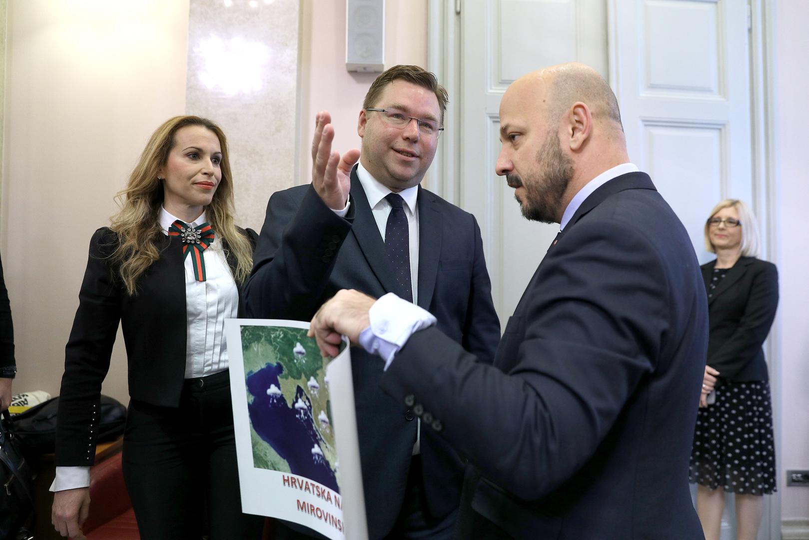 Maras je u svom govoru u Saboru istaknuo da se cijela ova rasprava skriva iza Todorićeva saslušanja kako građani ne bi čuli pravu istinu.