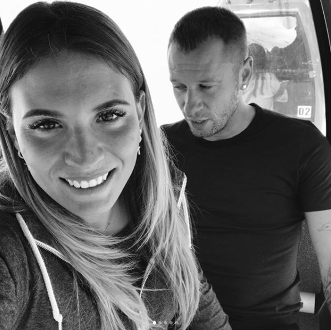 Carolini je 27 godina, osam je godina mlađa od nogometaša, a inače se bavi vaterpolom
