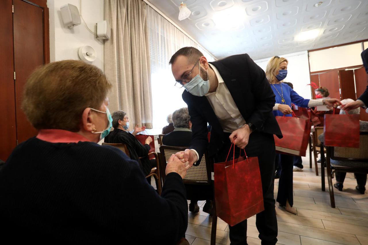 Tomislav Tomašević posjetio je Dom za starije osobe u Maksimiru