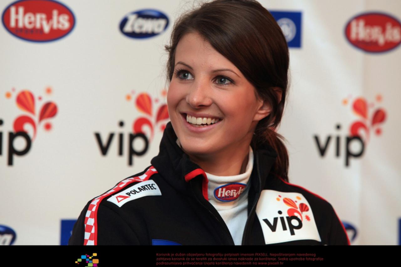 '09.11.2010. Zagreb - Na konferenciji za tisak Hrvatskog skijaskog saveza potpisan je novi sponzosrki ugovor sa Raiffeisen grupom.Ana Jelusic Photo: Patrik Macek/PIXSELL'