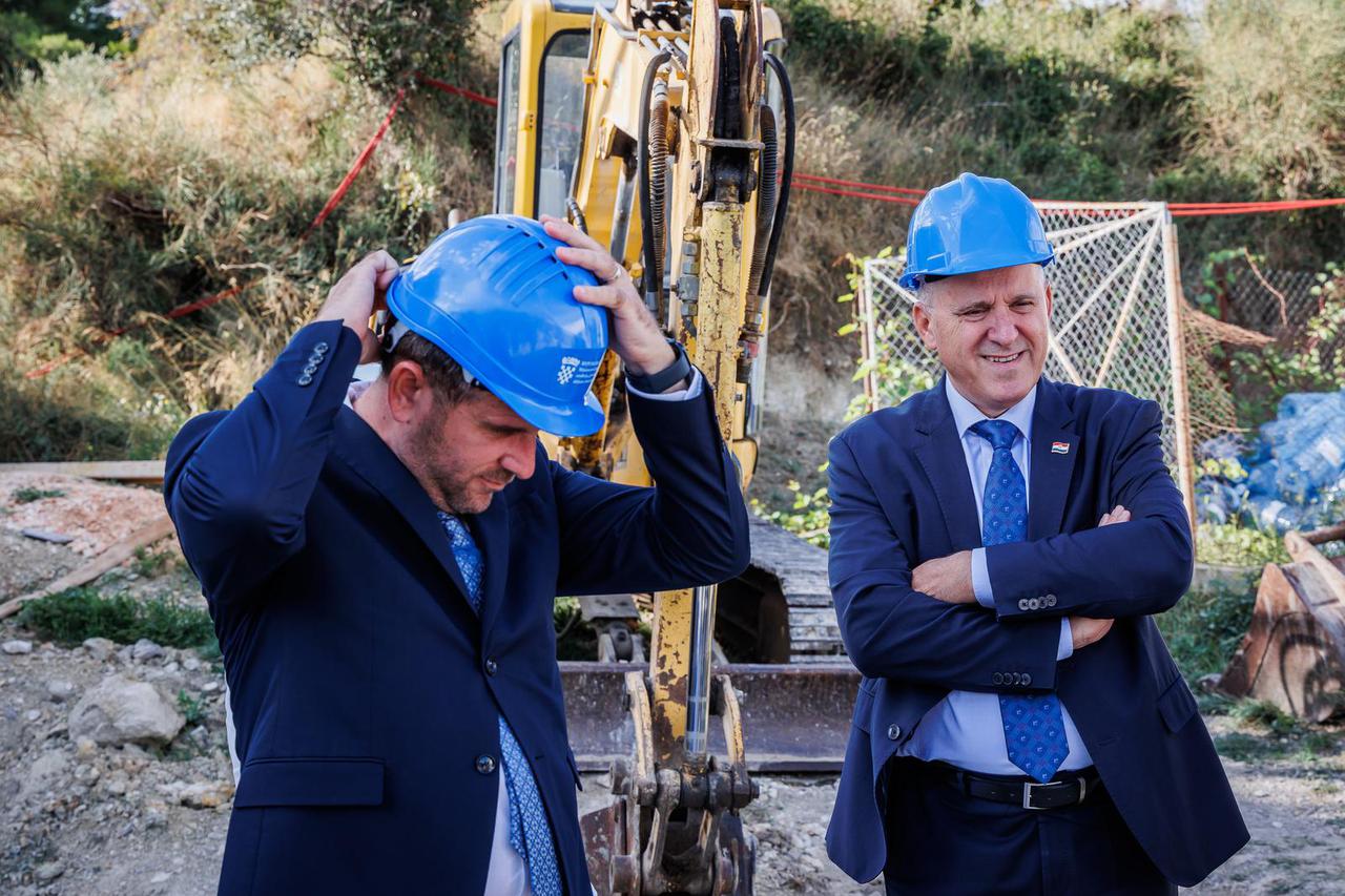 Split: Ministar Bačić i gradonačelnik Šuta obišli gradilište stanova za priuštivo stanovanje