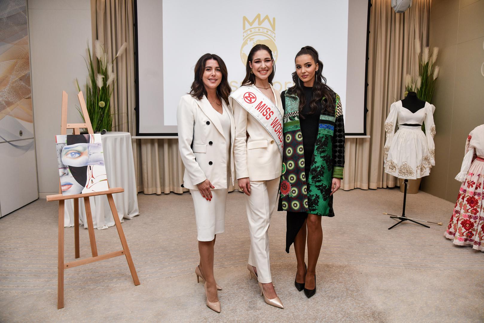 „Lucija na 71.izbor Miss Svijeta u Indiju putuje punih kovčega i u potpunosti je spremna predstaviti sebe i našu zemlju te će u svakoj od kategorija pokušati skupiti  bodove ili izboriti pobjedu. Sve su kategorije jednako važne i za sve je kategorije Lucija spremna no najviše nade polažemo u sport s obzirom na njezinu stručnu spremu i obrazovanje, top model i humanitarni projekt Beauty with purpose te Head to head challenge odnosno intervju'', izjavila je Iva Loparić Kontek, vlasnica licence Miss Hrvatske za Miss Svijeta.