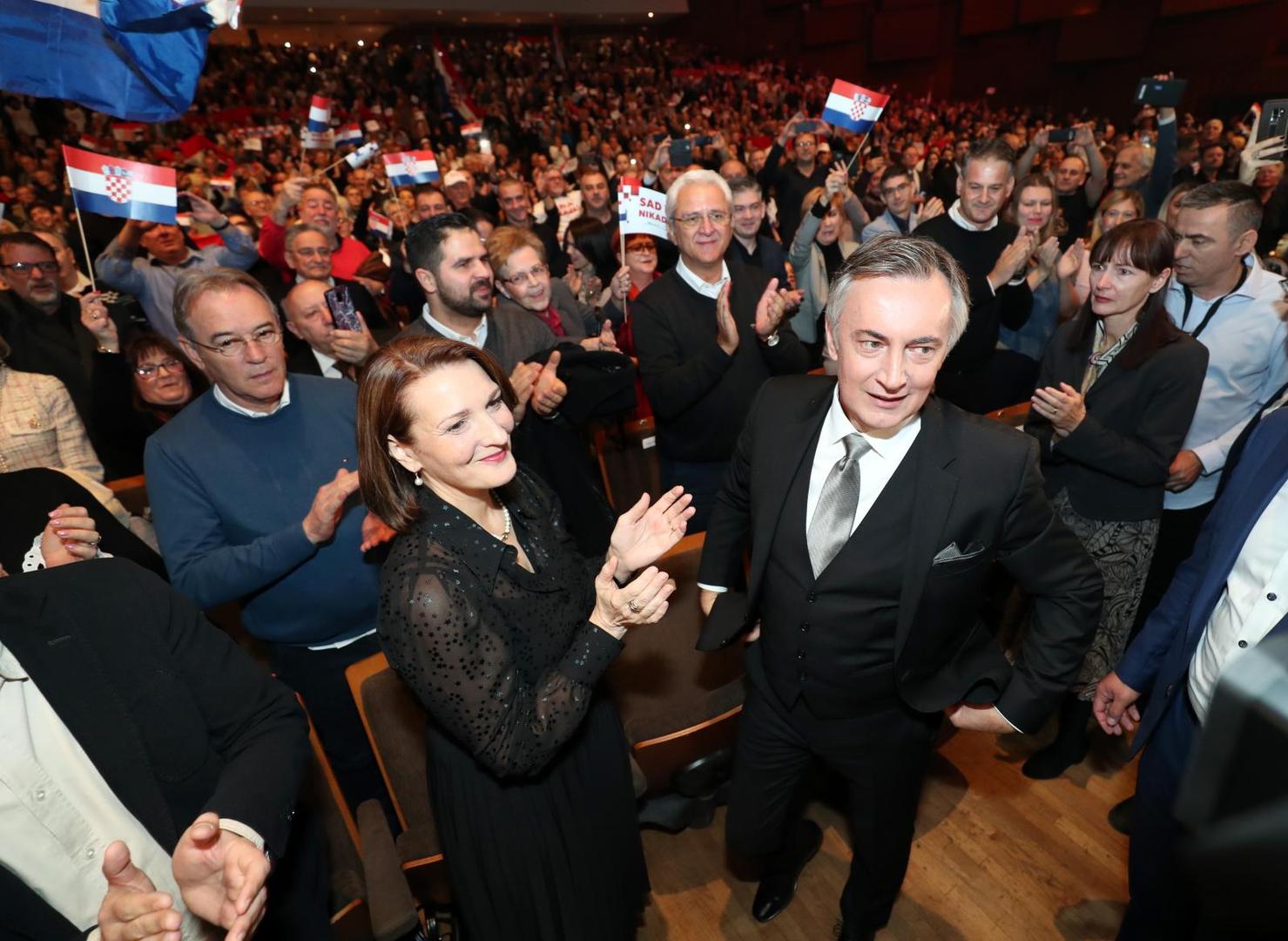 Tko je sve došao na Škorin skup u Lisinskom