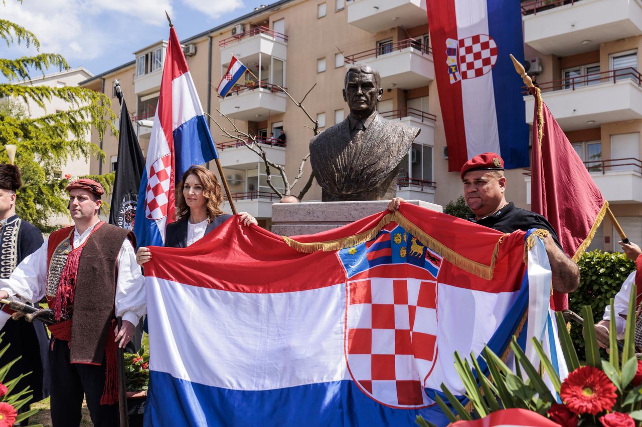 Na Trgu Gojka Šuška u Sinju svečano predstavljena njegova bista