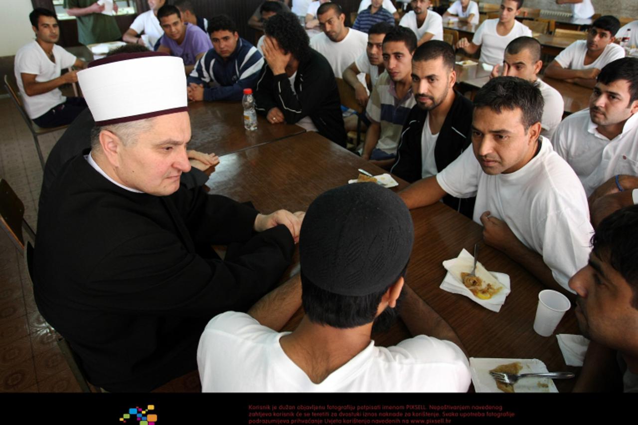 '20.08.2012., Zagreb - Muftija Hasanovic posjetio je ilegalne emigrante u centru Jezevo povodom muslimanskog praznika Bajrama. Photo: Jurica Galoic/PIXSELL'