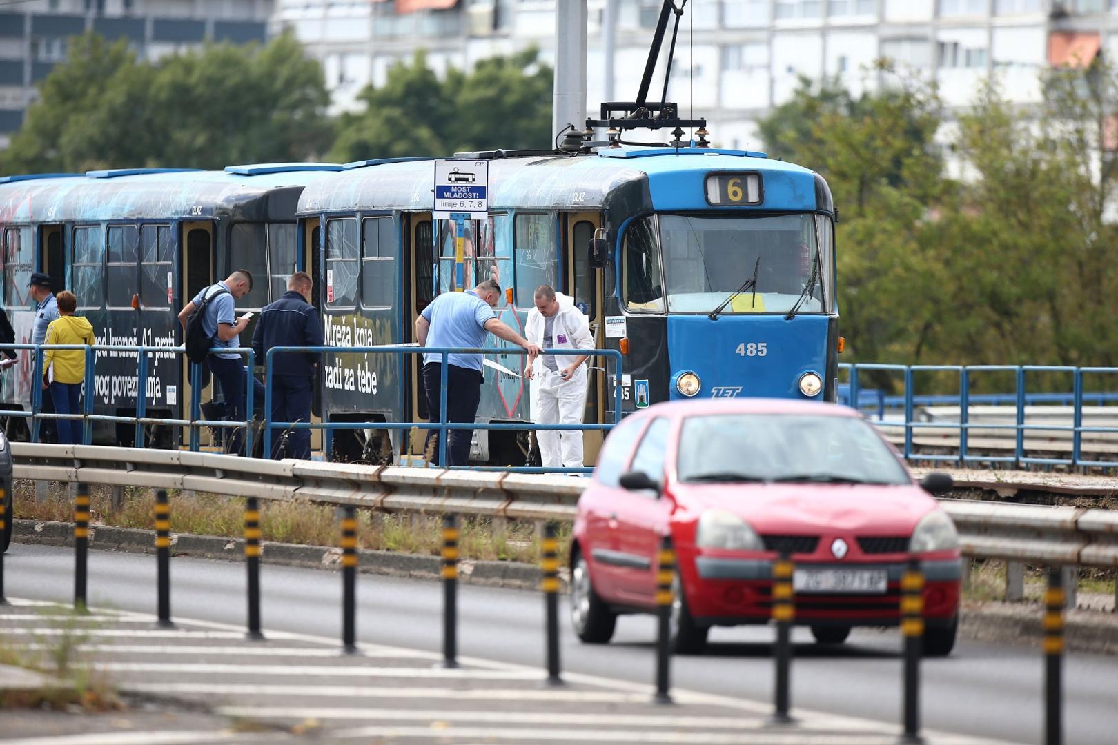 18.09.2021., Zagreb - U ZET-ovom tramvaju na mostu Mladosti pronadjeno bezivotno tijelo muskarca, ocevid u tijeku.Photo: Matija Habljak/PIXSELL