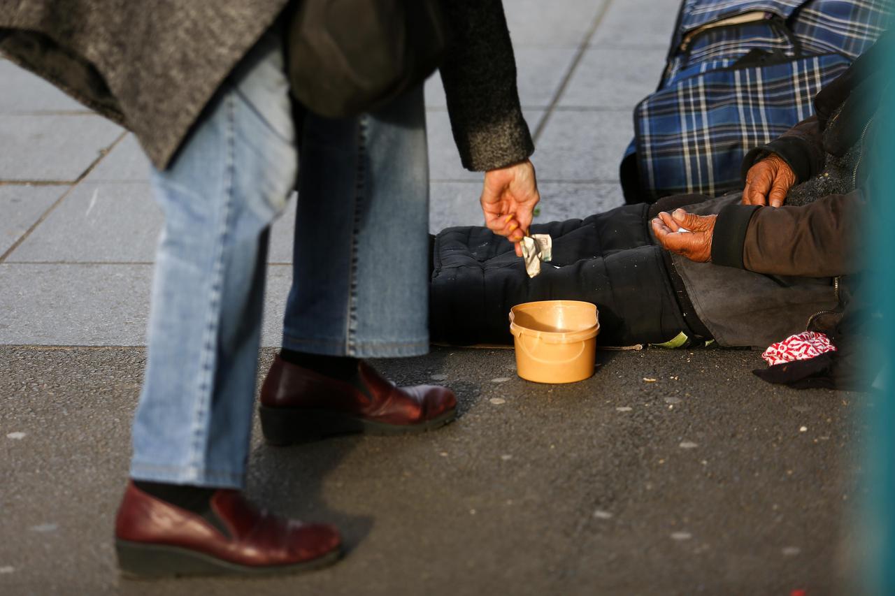 Prosjačenje je sve česća pojava na ulicama Zagreba