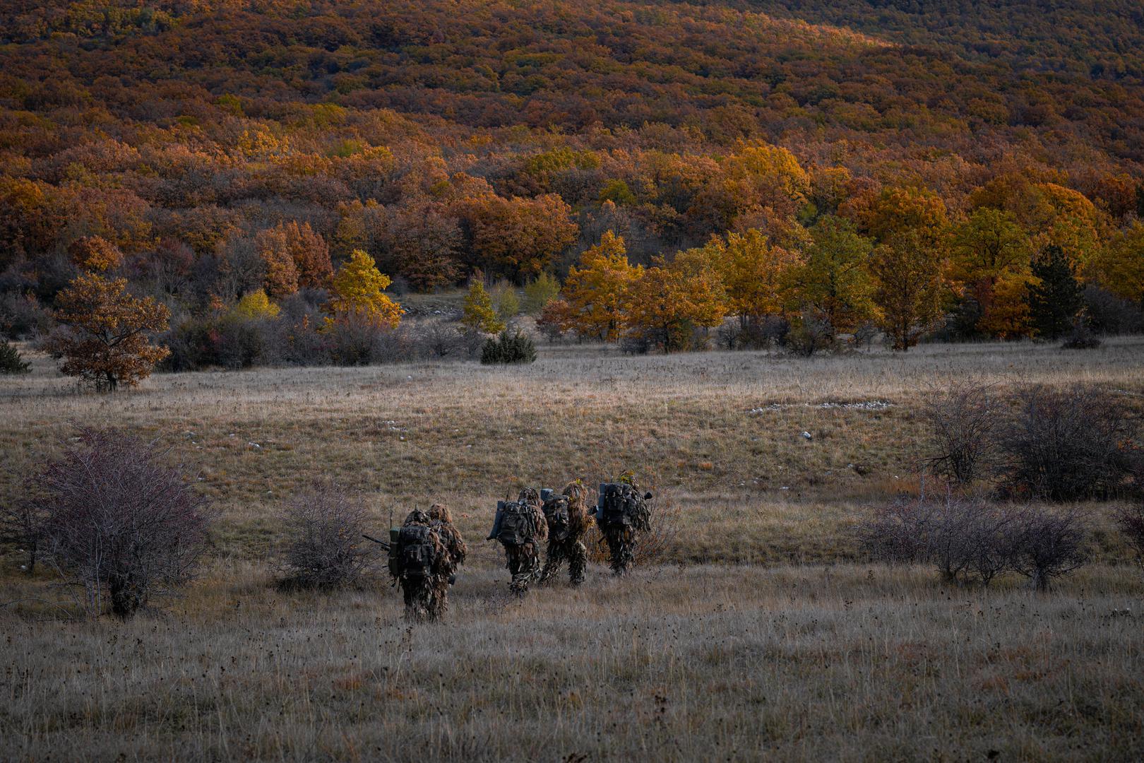 Polaznici tijekom obuke svladavaju različite vještine poput učinkovitog maskiranja tijela i opreme ovisno o godišnjem dobu i vegetaciji, samostalnog djelovanja u uvjetima nikakve ili ograničene logističke potpore i druge. Dugogodišnji voditelj obuke i pripadnik ZSS-a rekao je da su ciljevi programa ostvareni te da su polaznici pokazali zavidnu razinu stručnosti.