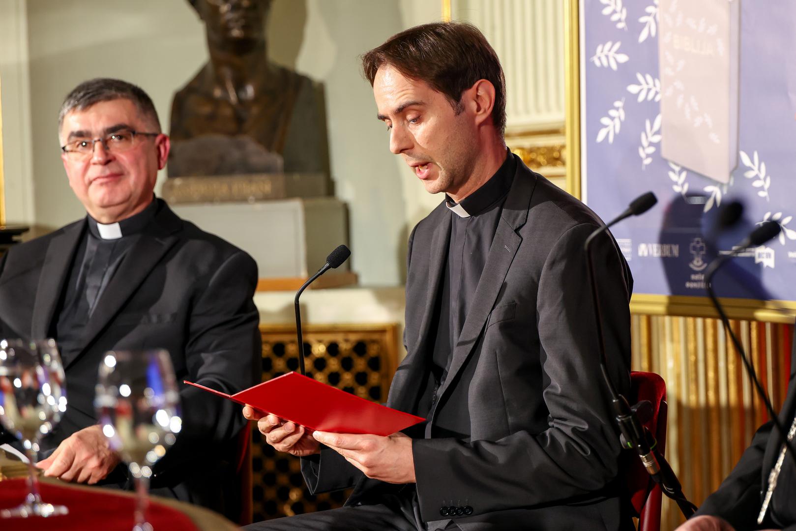 Ovoj svečanoj promociji trebao je prisustvovati i mons. Dražen Kutleša, no spriječen je, pa se u njegovo ime okupljenima obratio njegov izaslanik, mons. Marko Kovač