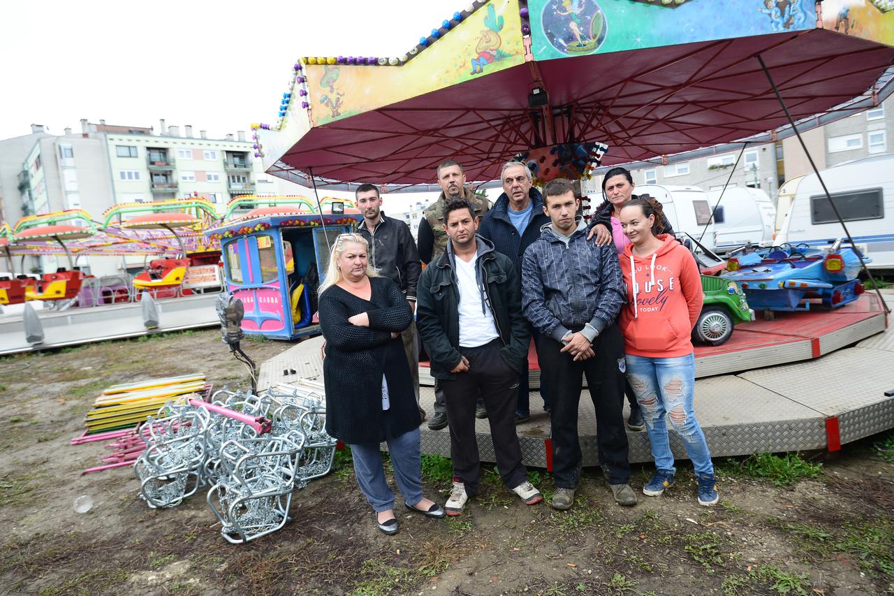 11.10.2016., Zagreb -  Lunapark u Aleji Javora nije dobio dozvolu za rad od Grada, pa stoga moraju uklonit lunapark s privatnog posjeda. Sandra Ritter i obitelj. Photo: Marko Prpic/PIXSELL