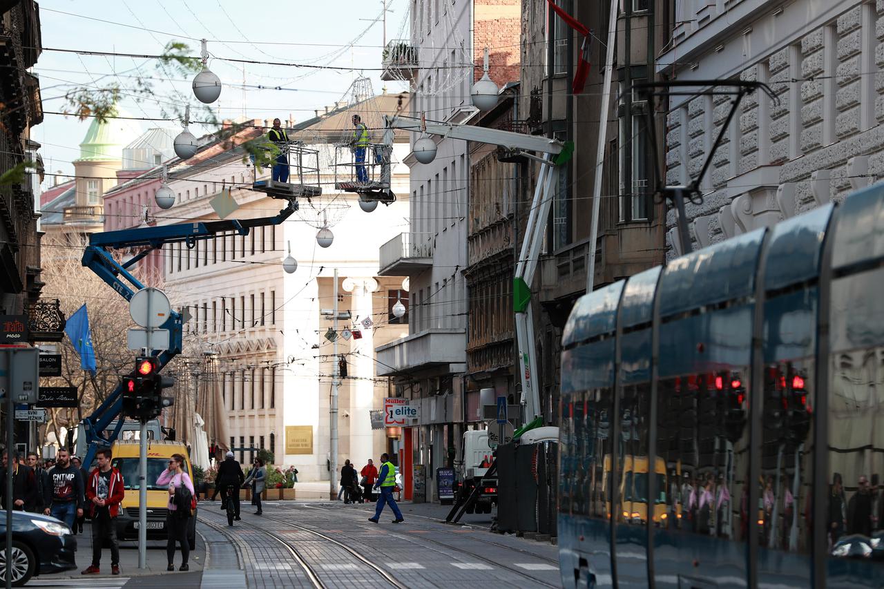 Jurišićeva ulica - Postavljanje adventskih ukrasa