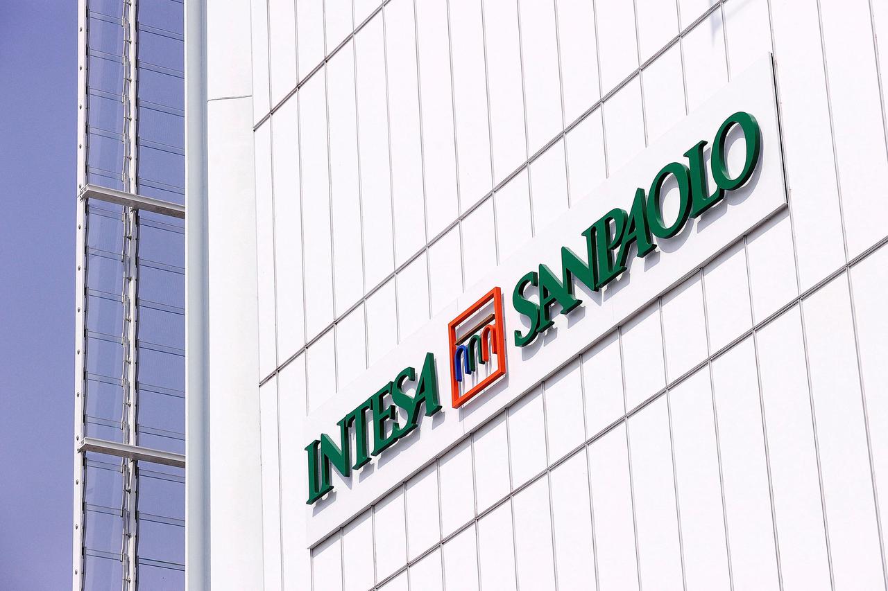 FILE PHOTO: New Intesa Sanpaolo skyscraper, designed by Italian architect Renzo Piano, is seen in Turin