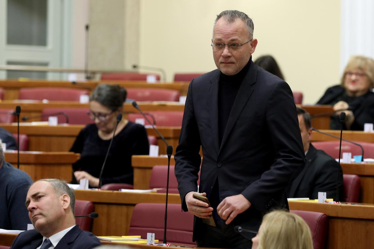 Zagreb: Izglasano povjerenje novim ministrima Branku Bačiću i Šimi Erliću