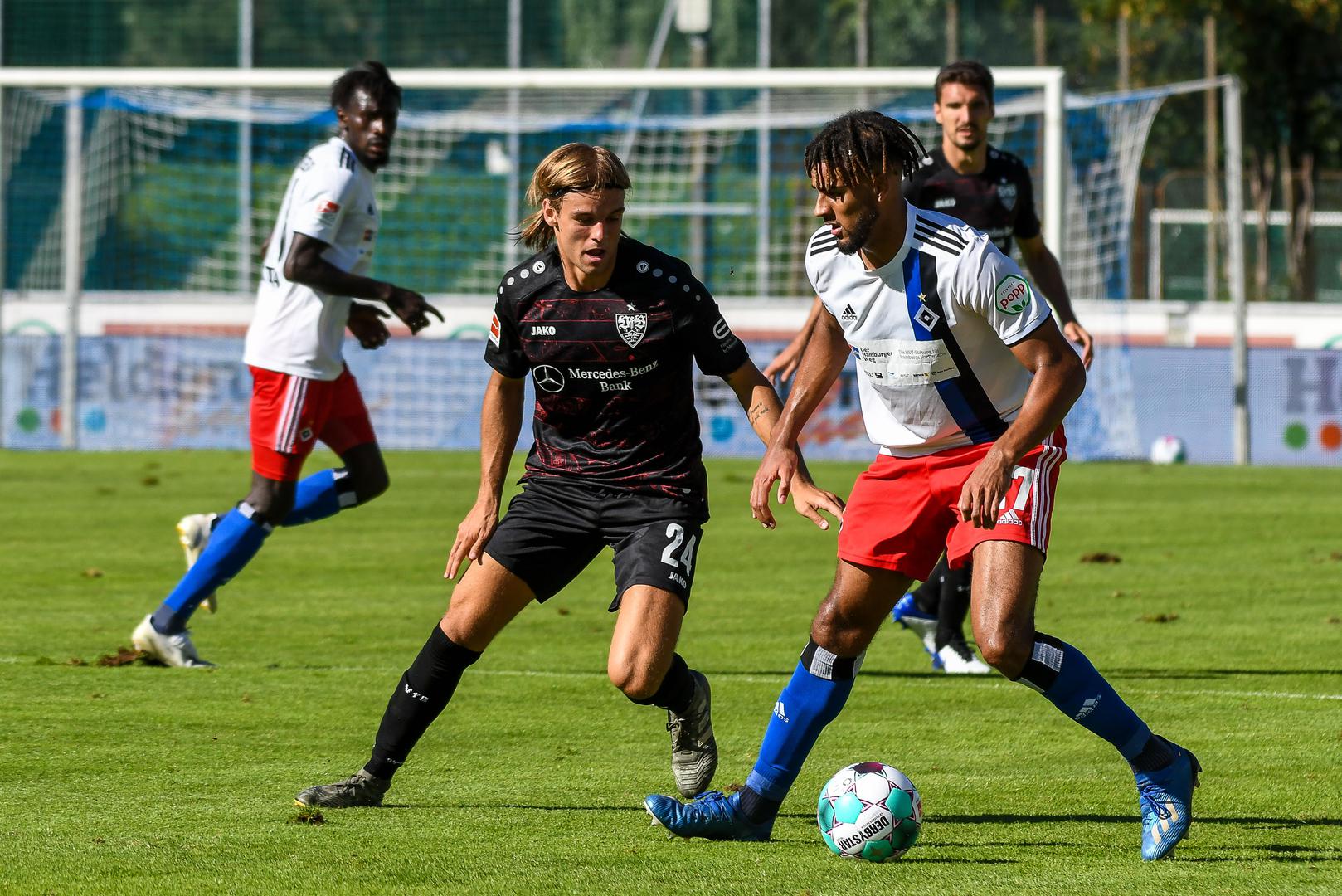 26.08.2020, Kufstein Arena, Kufstein, AUT, Hamburger SV vs VfB Stuttgart, DFL regulations prohibit any use of photographs as image sequences and/or quasi-video, im Bild Borna Sosa (Stuttgart, #24), Josha Vagnoman (Hamburg, #27)Foto © nordphoto / Hafner /PIXSELL
