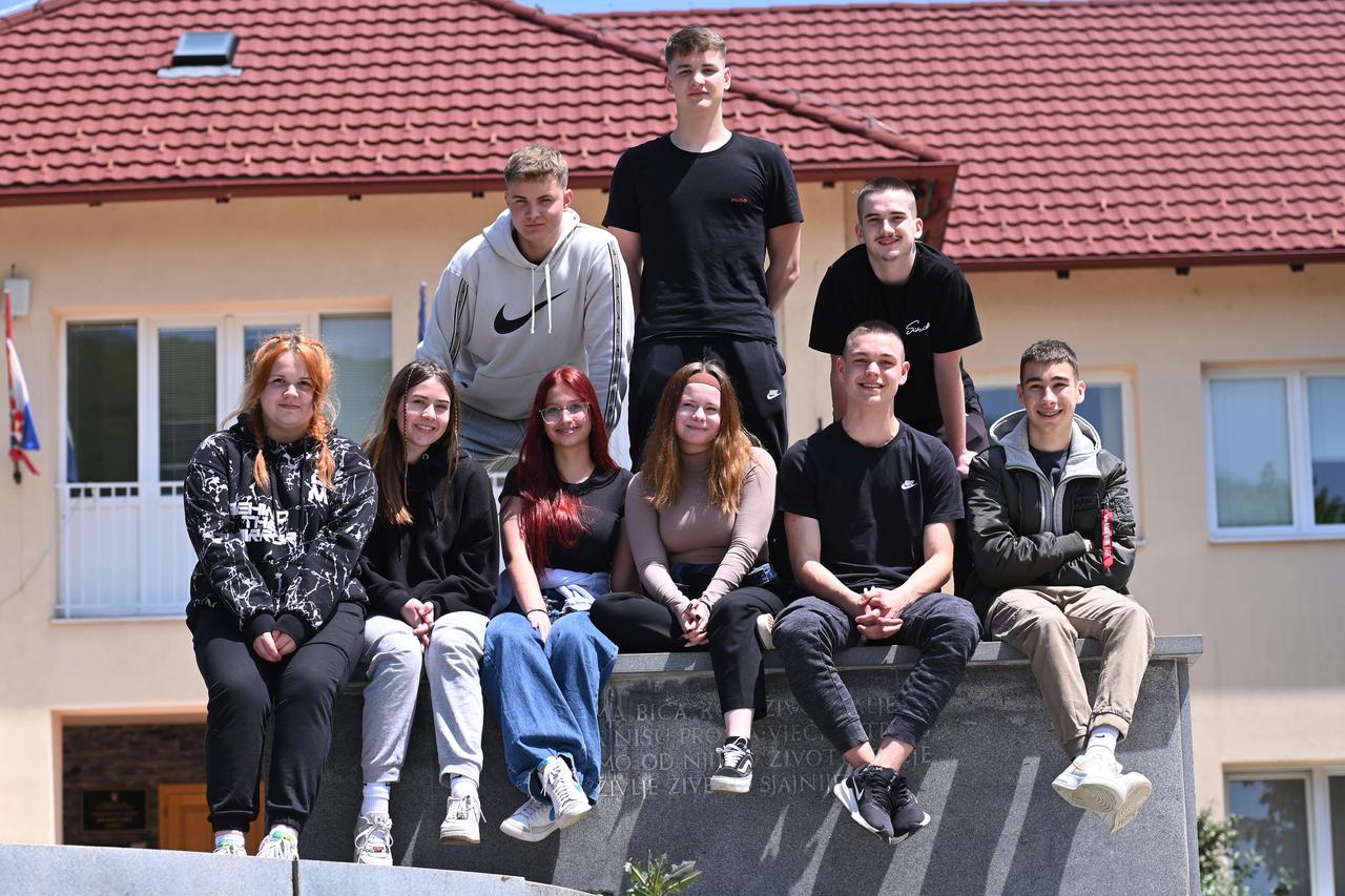 Korenica: Učenici srednje škole Plitvička jezera