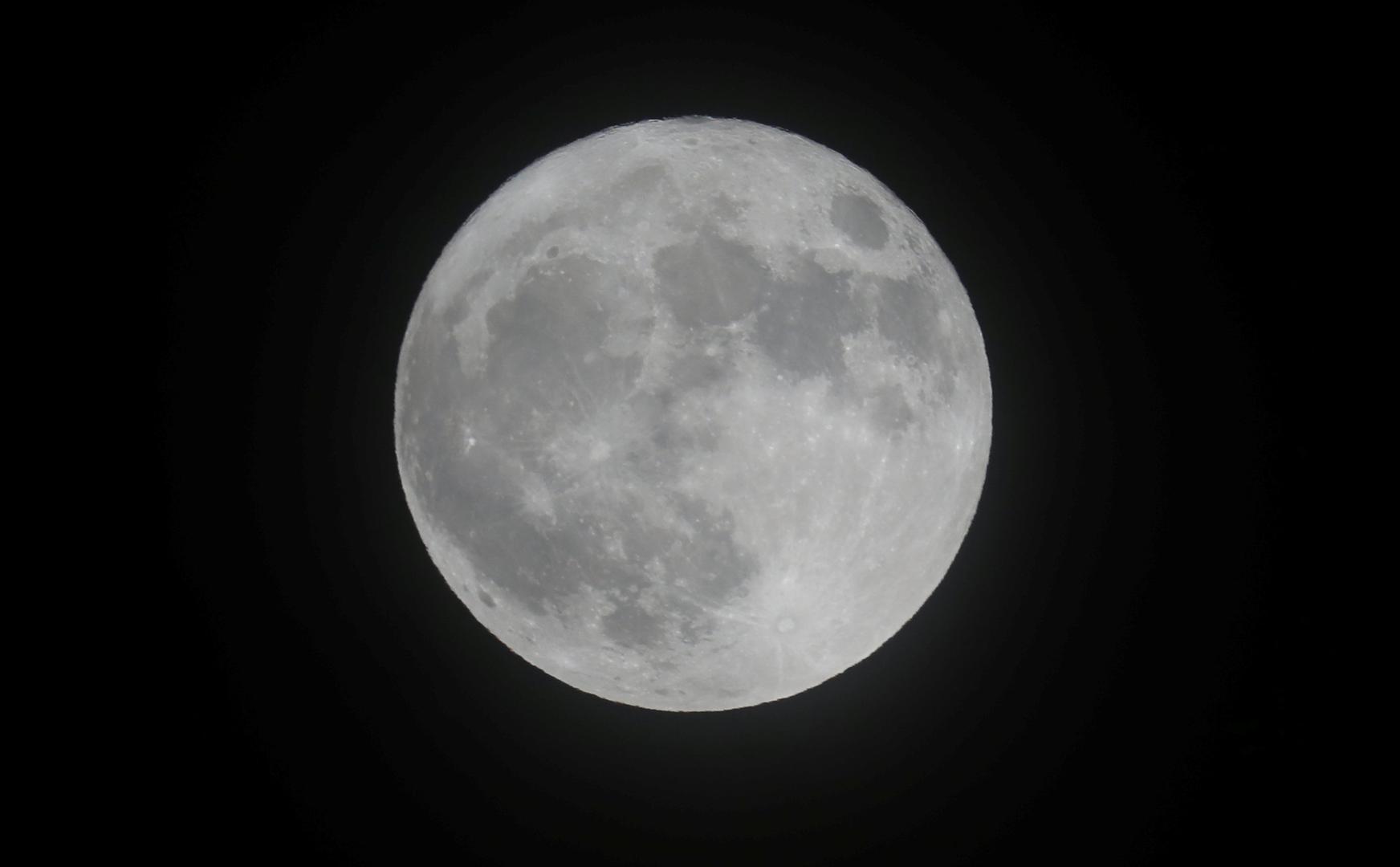 Prvi i posljednji put u velikom Mjesecu koji je svijetlio jače nego inače mogli smo uživati sinoć, a prije toga mogli smo ga vidjeti u studenome prošle godine.