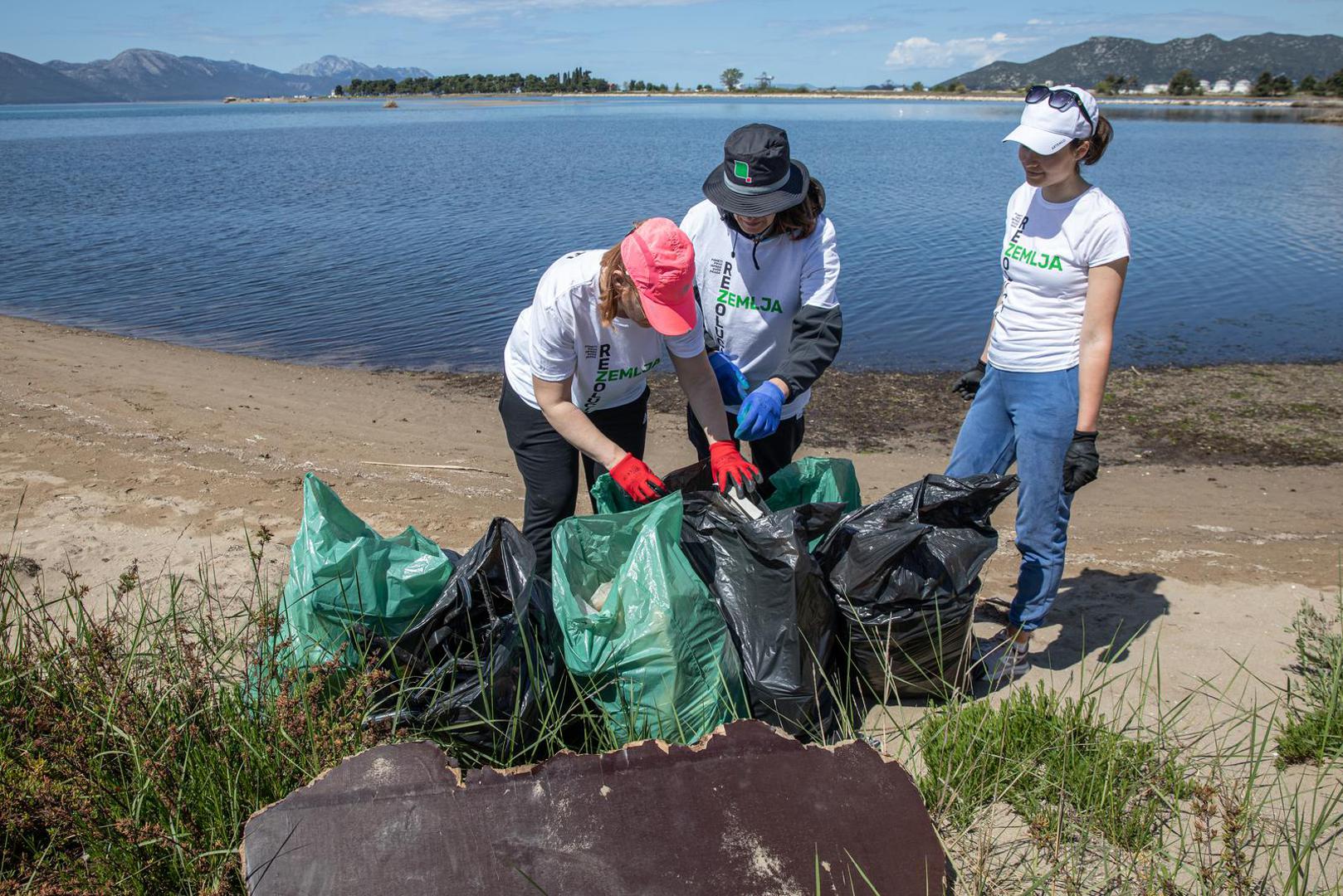 26.04.2022., Usce Neretve, Opuzen - Vecernjakova akcija cisenja u sklopu projekta "Rezolucija Zemlja".  Photo: Grgo Jelavic/PIXSELL
