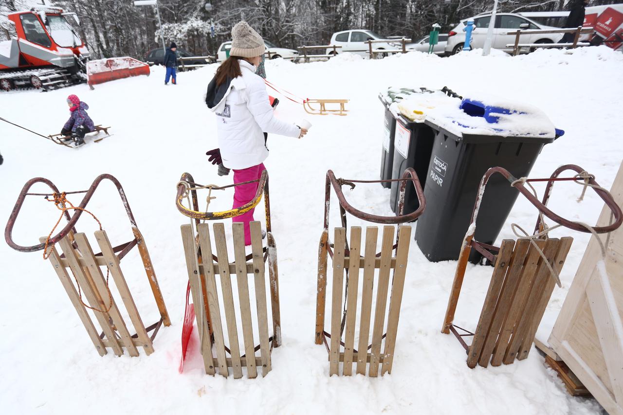 Zagreb: Sanjkanje na Cmroku