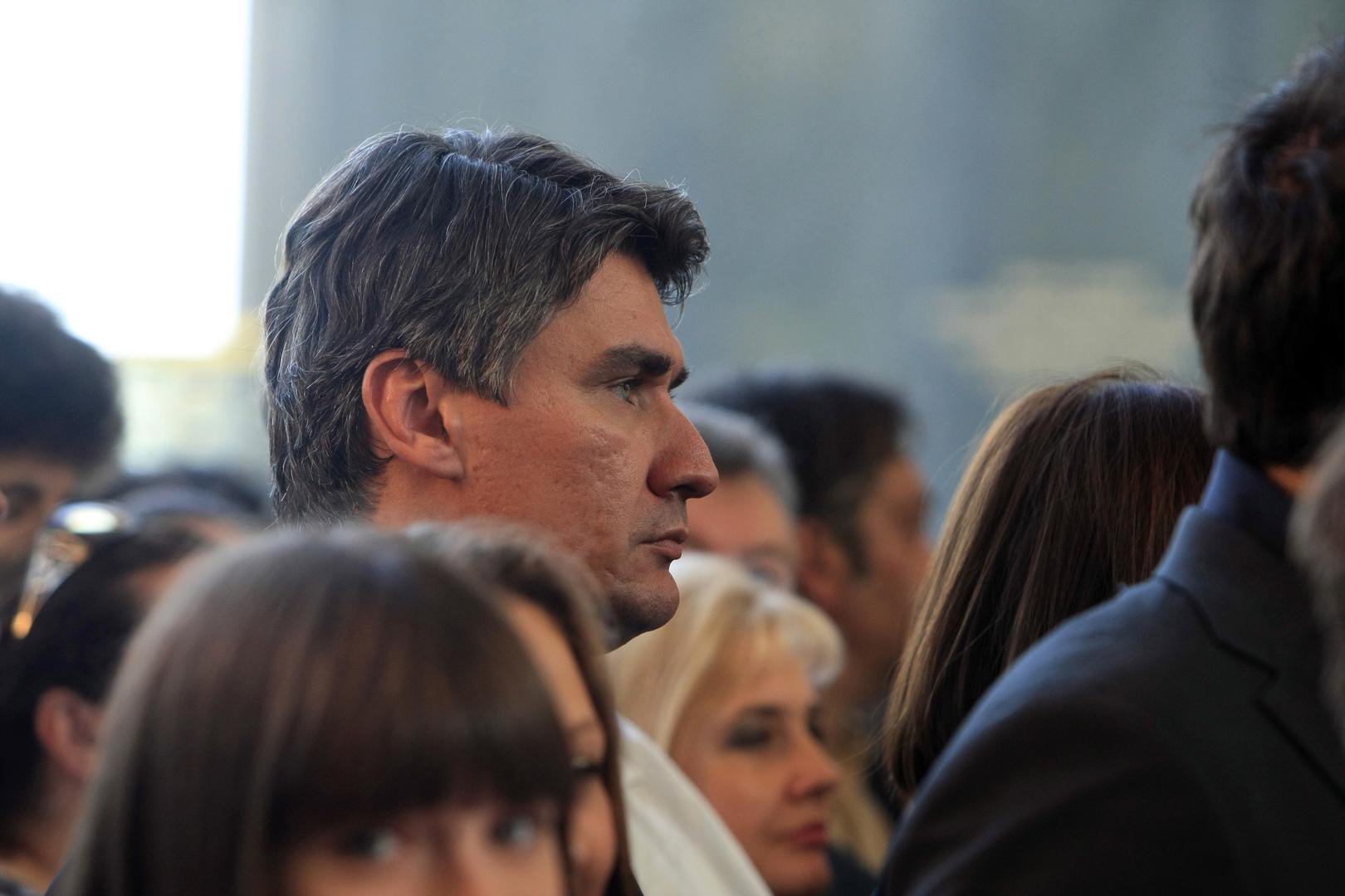 Njegov izgled i nastup nisu prolazili nezapaženo, pa se o njemu nerijetko govorilo i izvan strogo političkog konteksta.