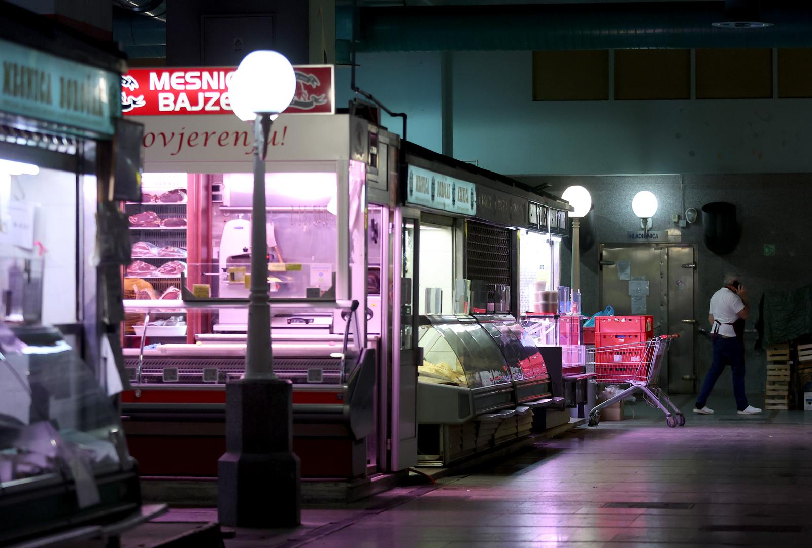 Unutarnji prostor tržnice preventivno je zatvoren za posjetitelje i zakupce.