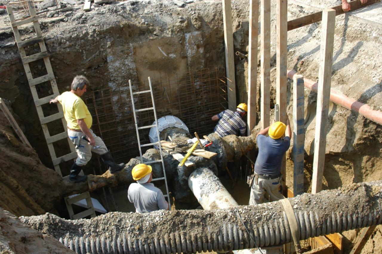 '22.02.2012., Bjelovar, - Zbog odluke o povecanju neoporezivog djela dohotka u proracun Grada Bjelovara sliti ce se manje novca, a time ce biti usporeni ili obustavljeni i radovi na daljnjoj izgradnji