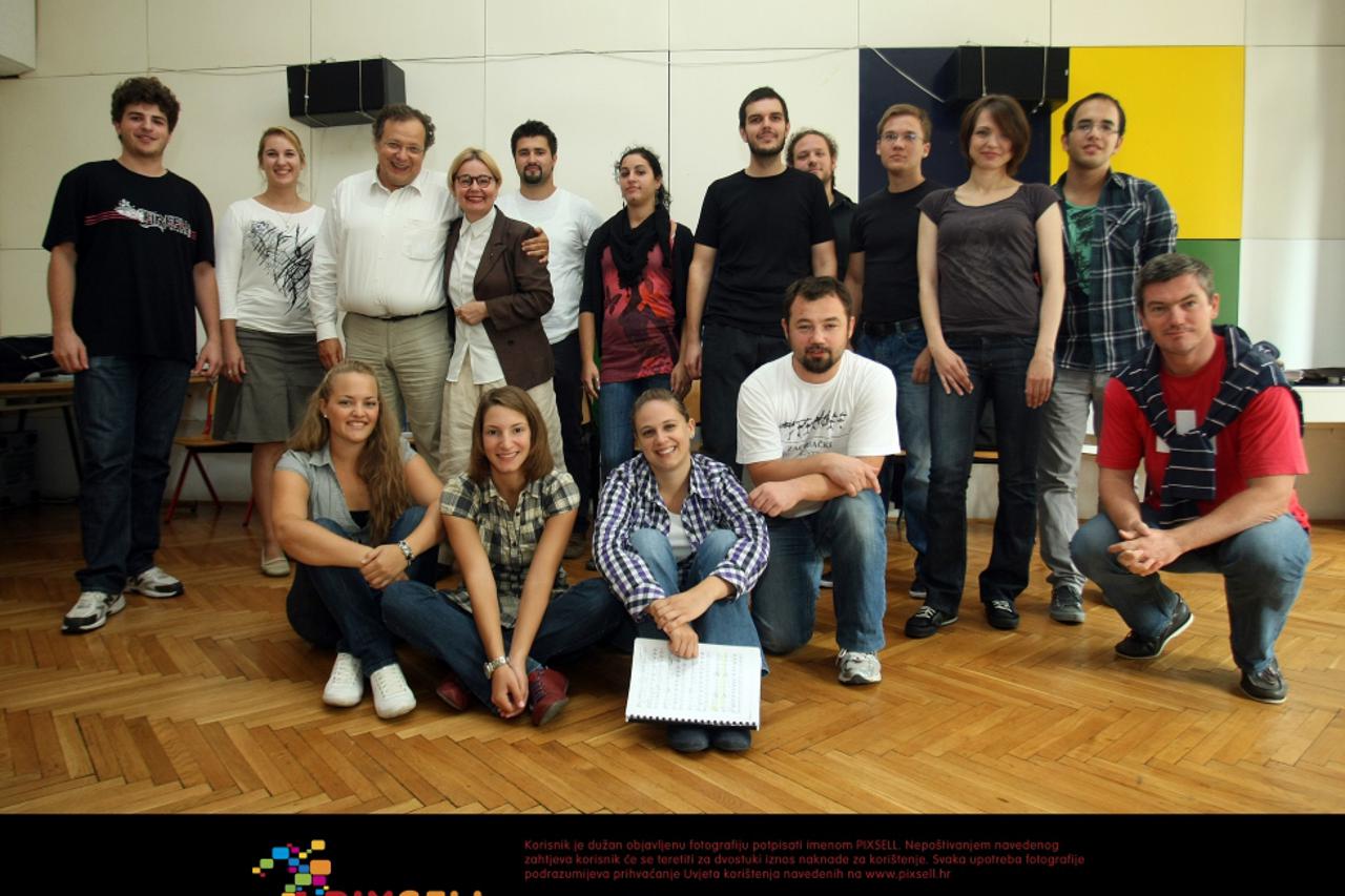 Studenti izvode operu Carmen (1)