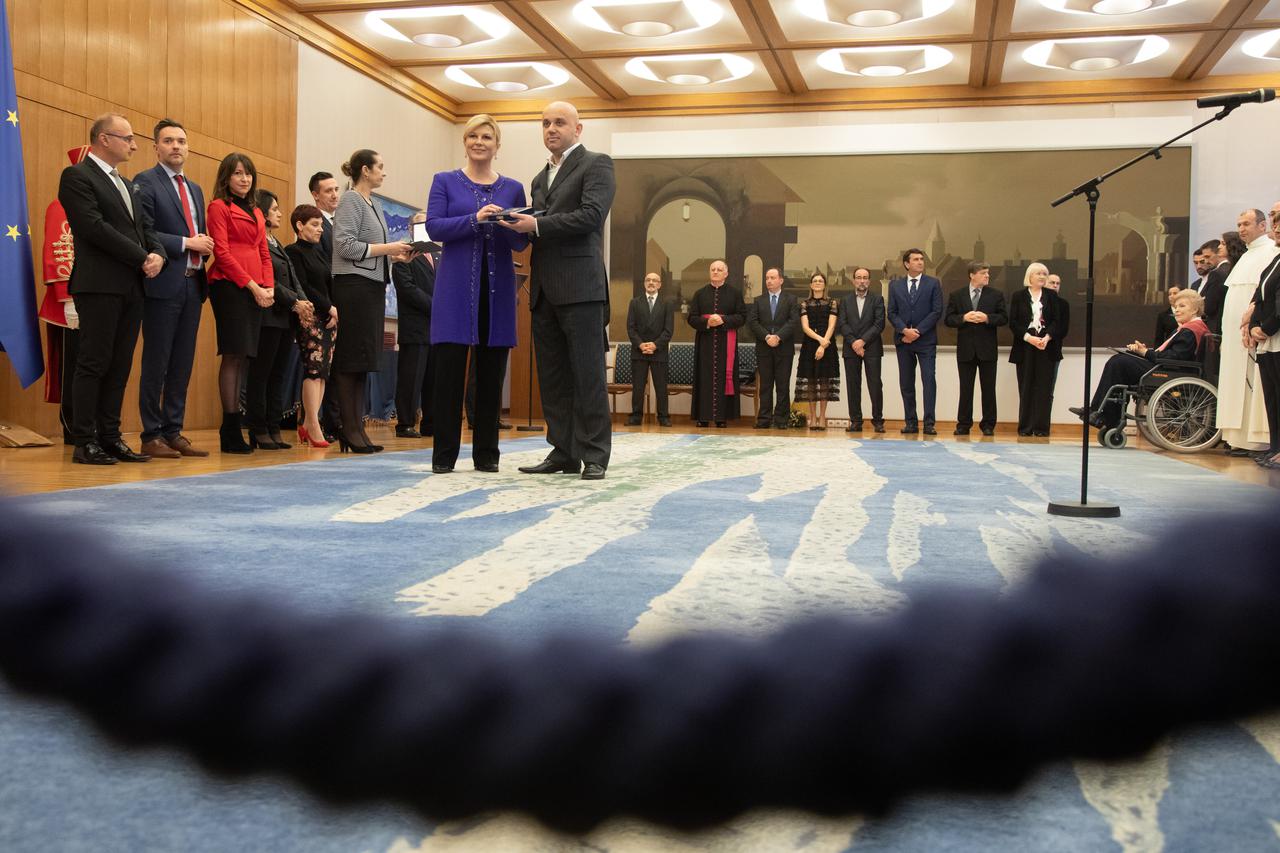 Predsjednica Republike uručila odlikovanja i priznanja