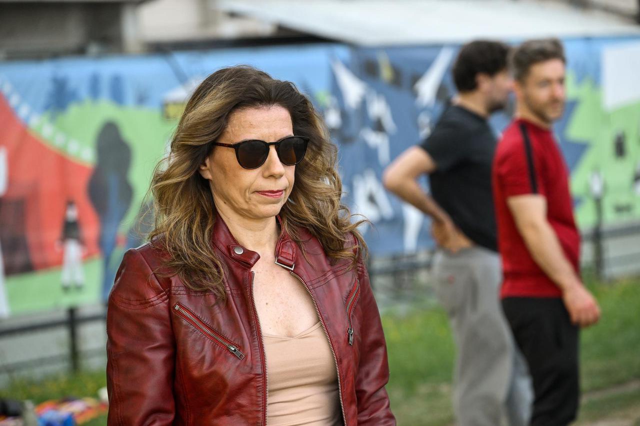 Zagreb: Paljenje Trnjanskih kresova na nasipu kod Mosta slobode