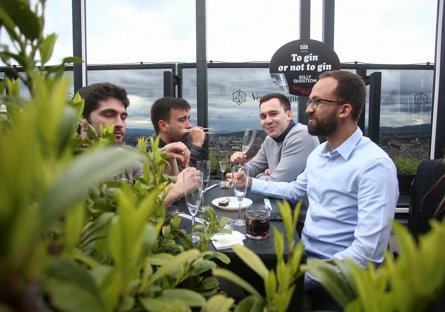 13.05.2021., Zagreb - U restoranu Rooftop Lateral u Strojarskoj 20 odrzan je prvi pilot projekt - vecera bez epidemioloskih mjera, u organizaciji Nezavisne udruge ugostitelja u suradnji s Nacionalnim stozerom civilne zastite RH i Hrvatski zavodom za javno zdravstvo. Photo: Matija Habljak/PIXSELL