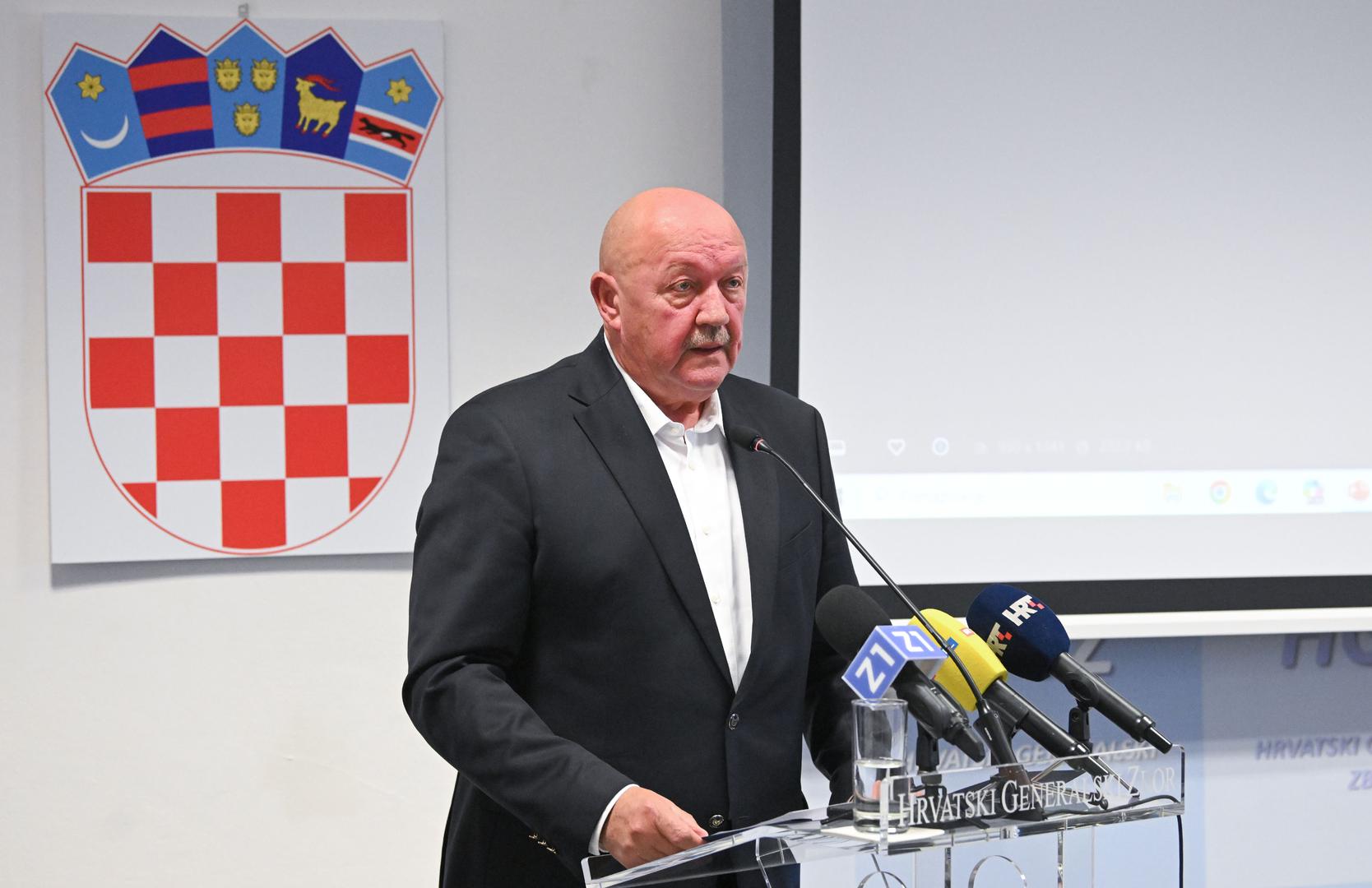 Dodao je kako je bilo izazovno istodobno u hodu stvarati temelje vojske i braniti se od agresije, naglasivši kako je neupitan doprinos generala Rose pobjedi u Domovinskom ratu.