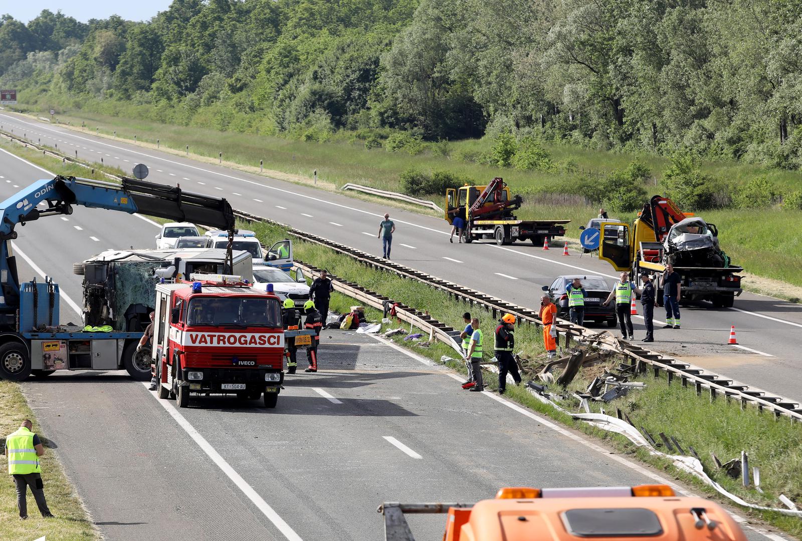 Obilazak je državnim, županijskim i lokalnim cestama između čvorova Popovača i Križ. HAK poziva vozače da koriste izlaz Kutina. U smjeru Lipovca vozi se jednim trakom usporeno.