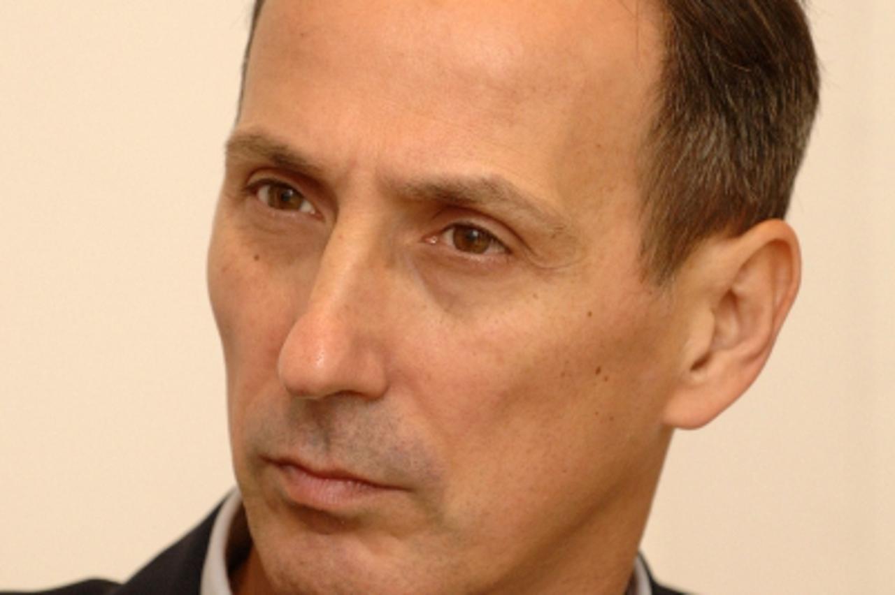 '09.12.2010., Cakovec- Pod vodstvom novog ravnatelja Doma zdravlja Cakovec doslo do prvih namjestanja poslova. Ravnatelj doma zdravlja, Branko Vrcic. Photo: Vjeran Zganec-Rogulja/PIXSELL'